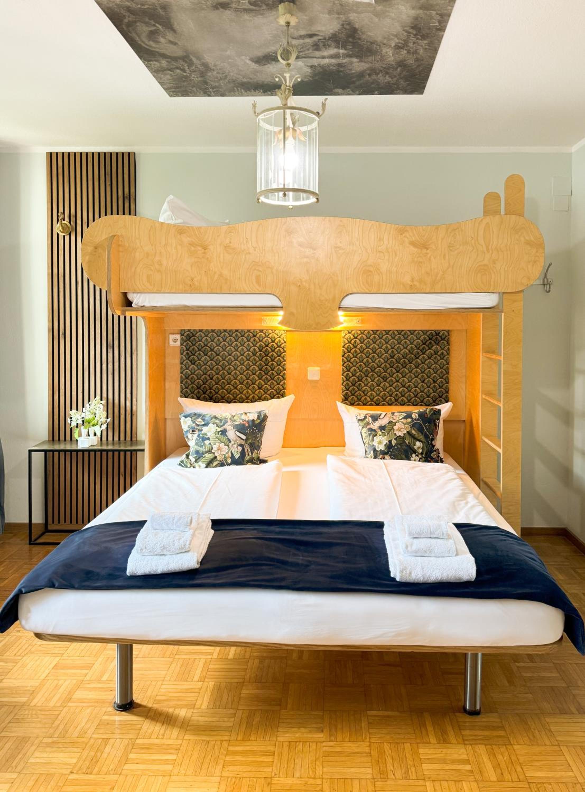 Four-bed Room - Photo 9