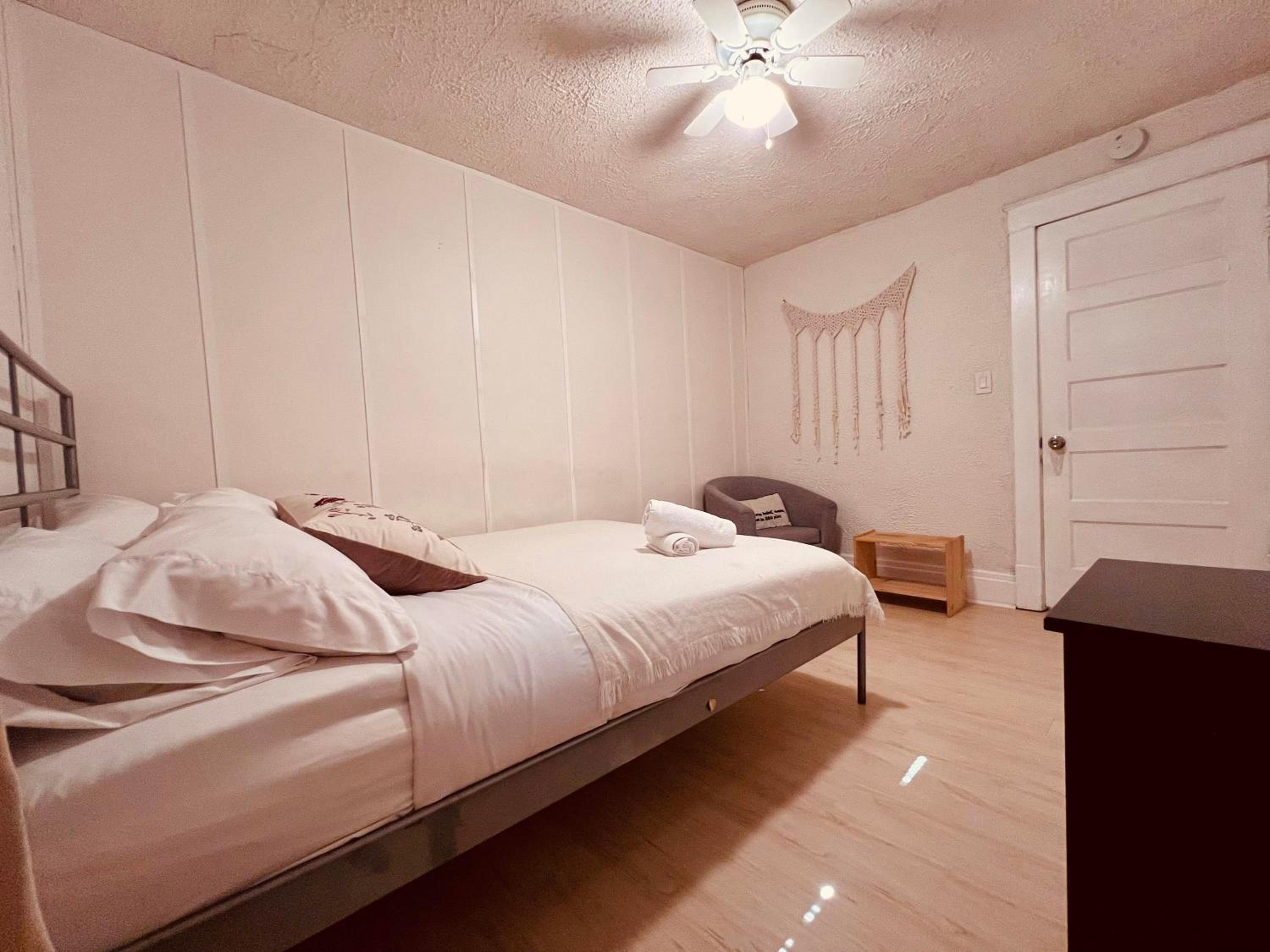 Three-Bedroom House photo 3