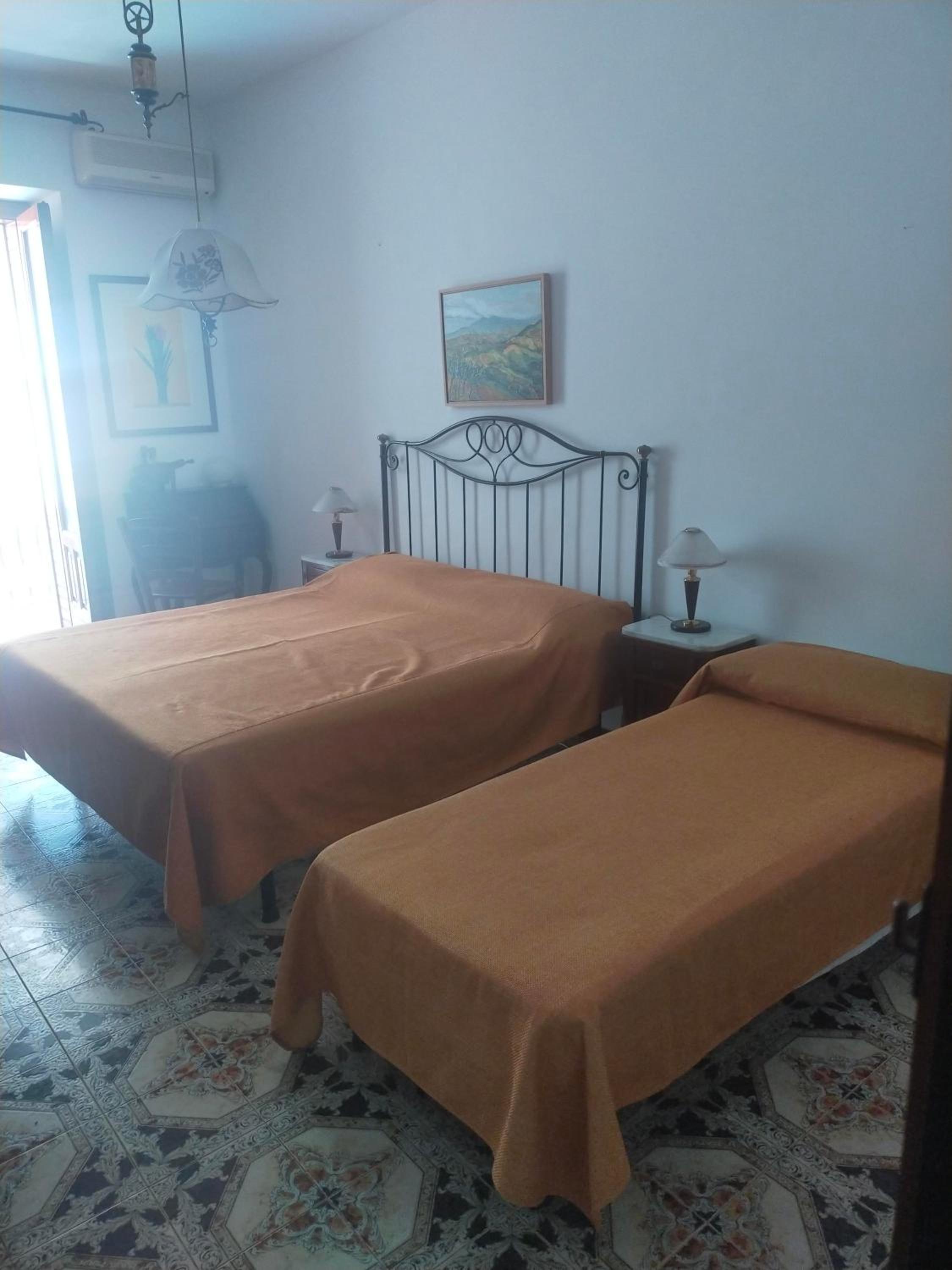 Basic Triple Room photo 1