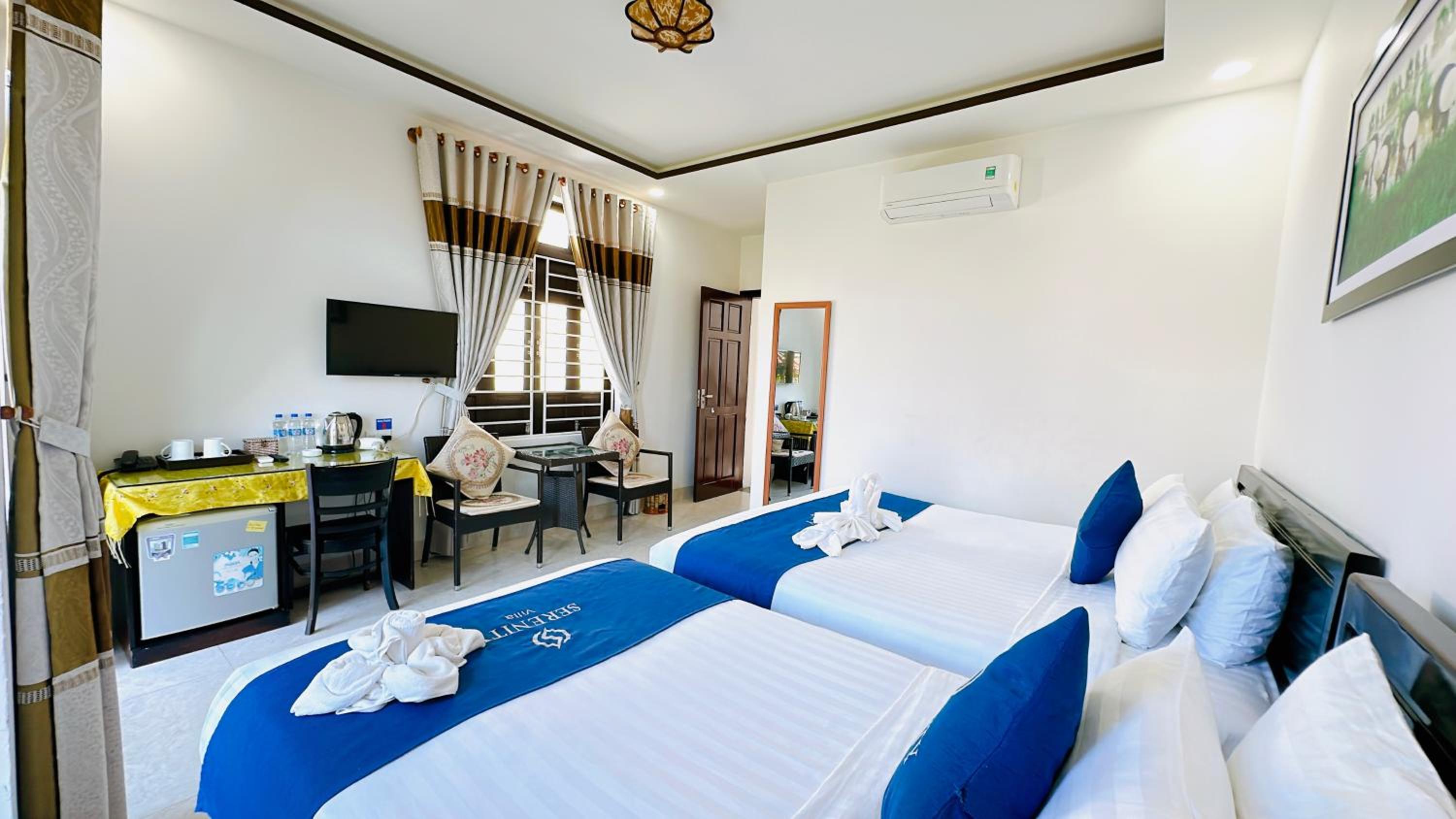 Deluxe Triple Room with City View - Photo 8