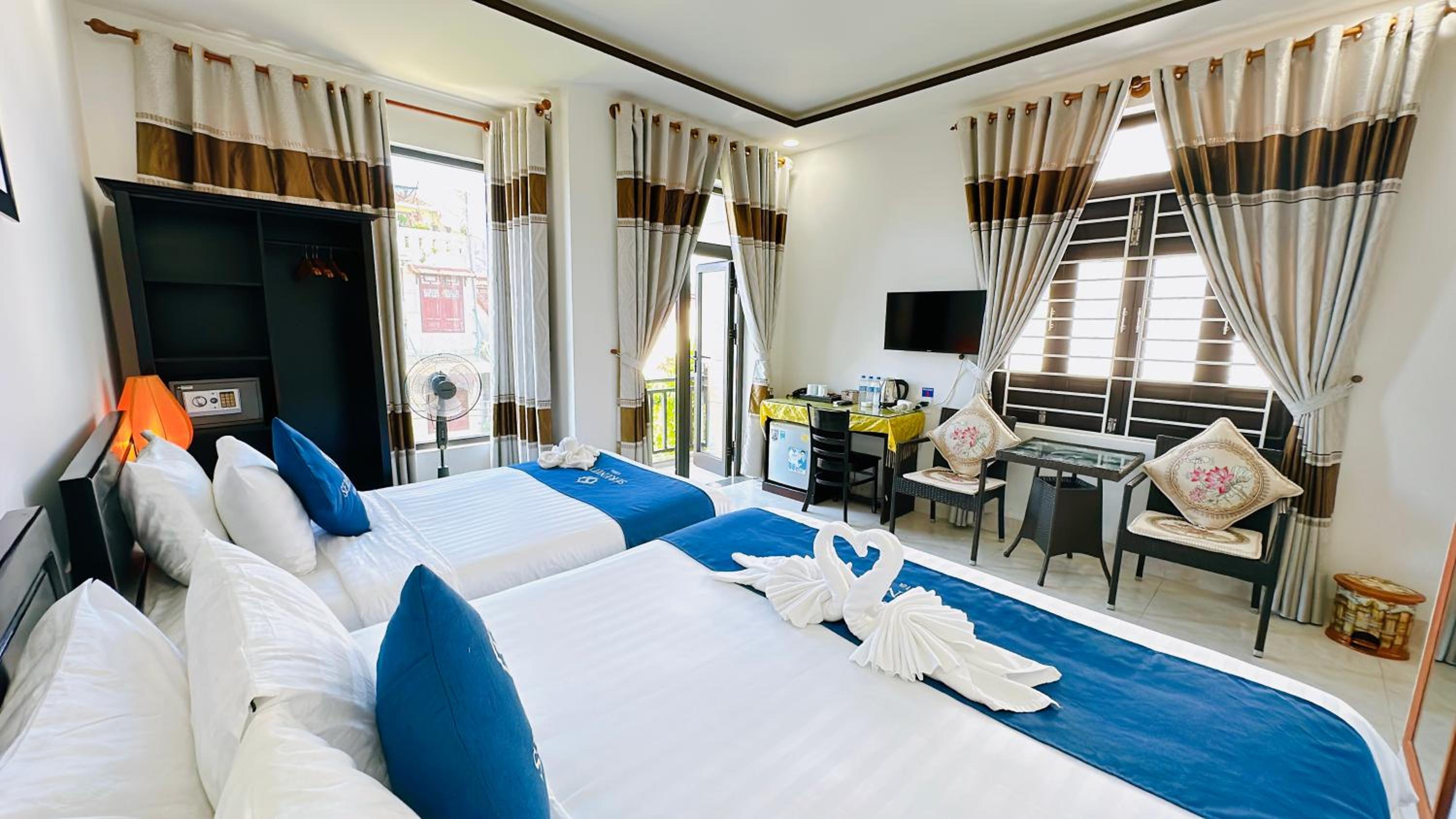 Deluxe Triple Room with City View - Photo 2