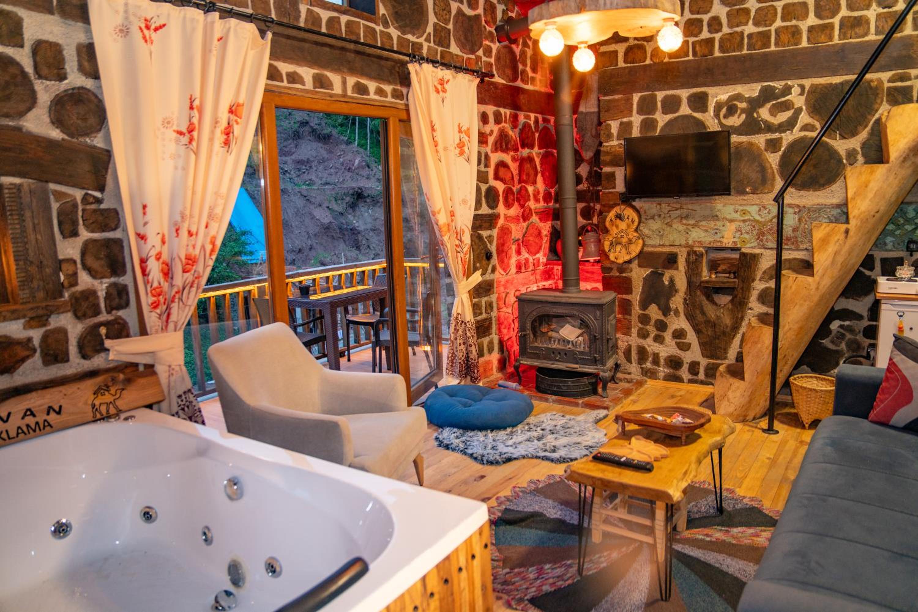 Deluxe Family Room photo 1