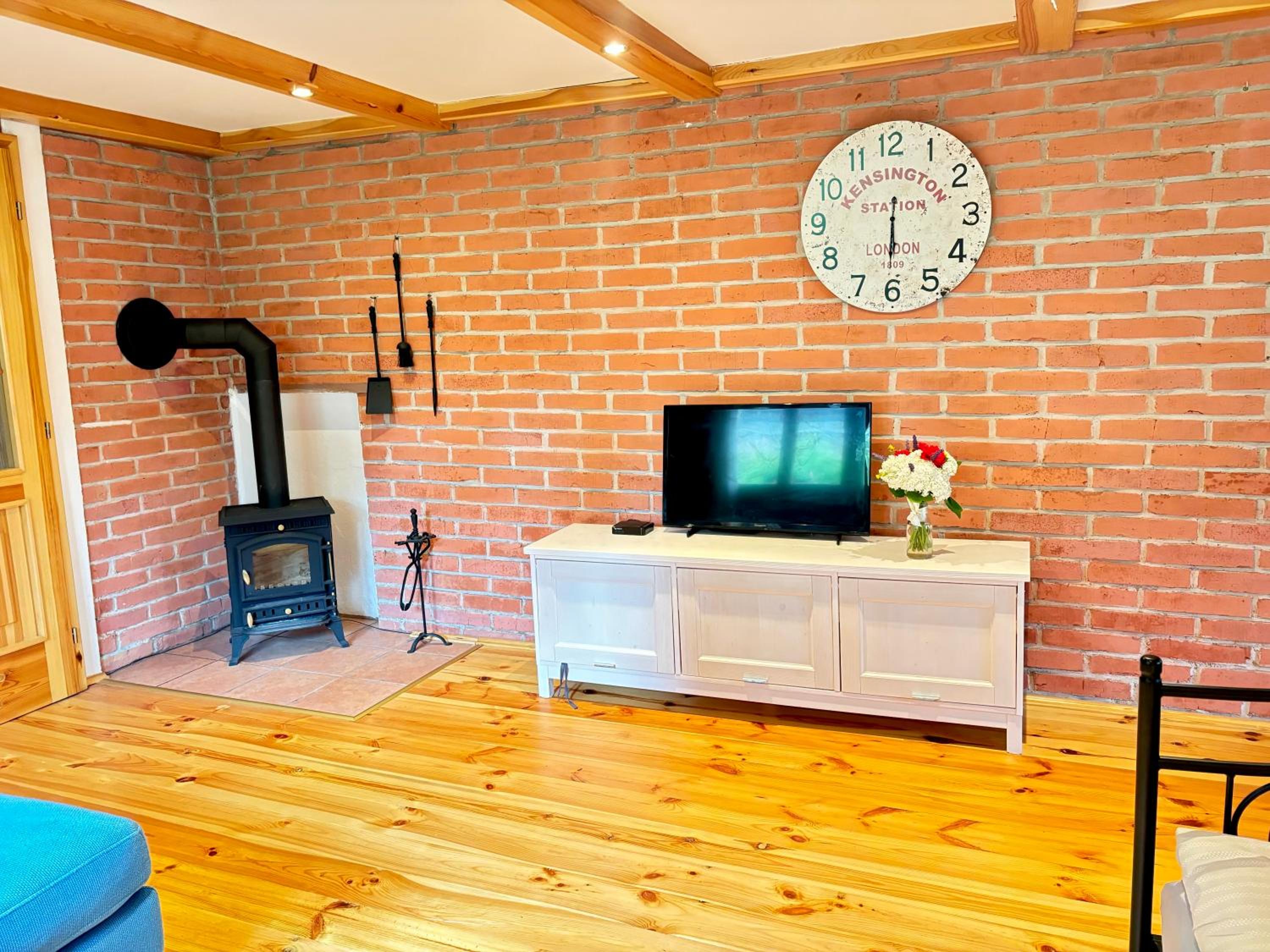 One-Bedroom House photo 1