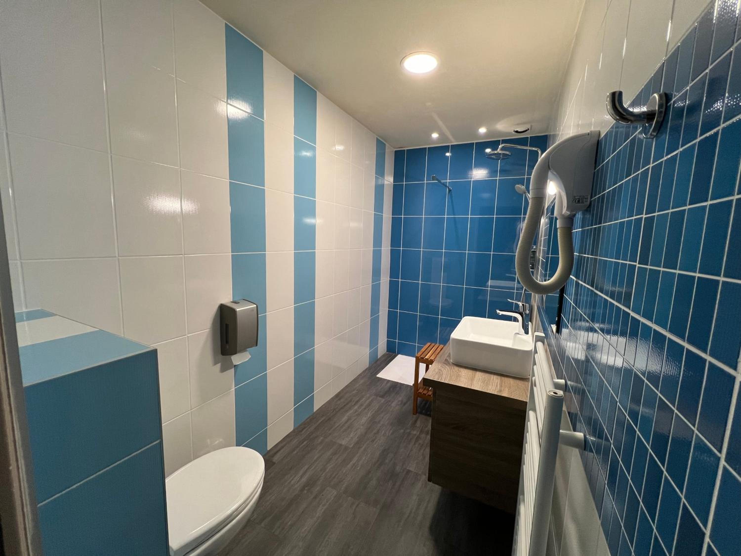 Twin Room - Photo 3