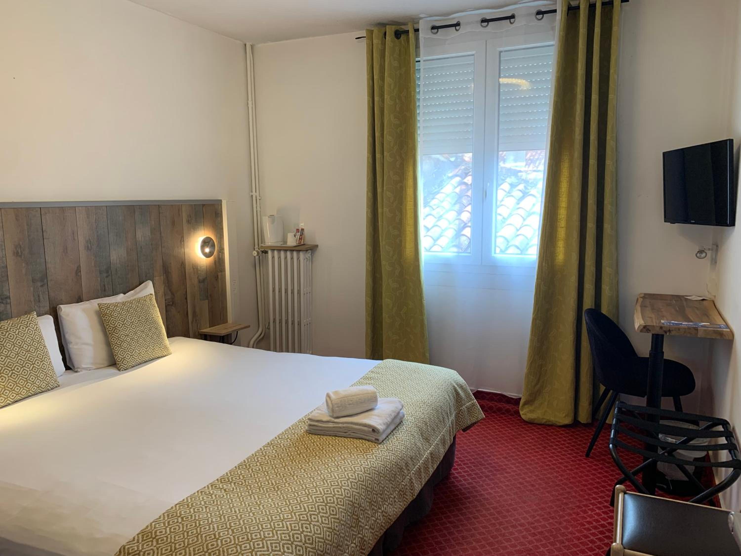 Double Room - Photo 15