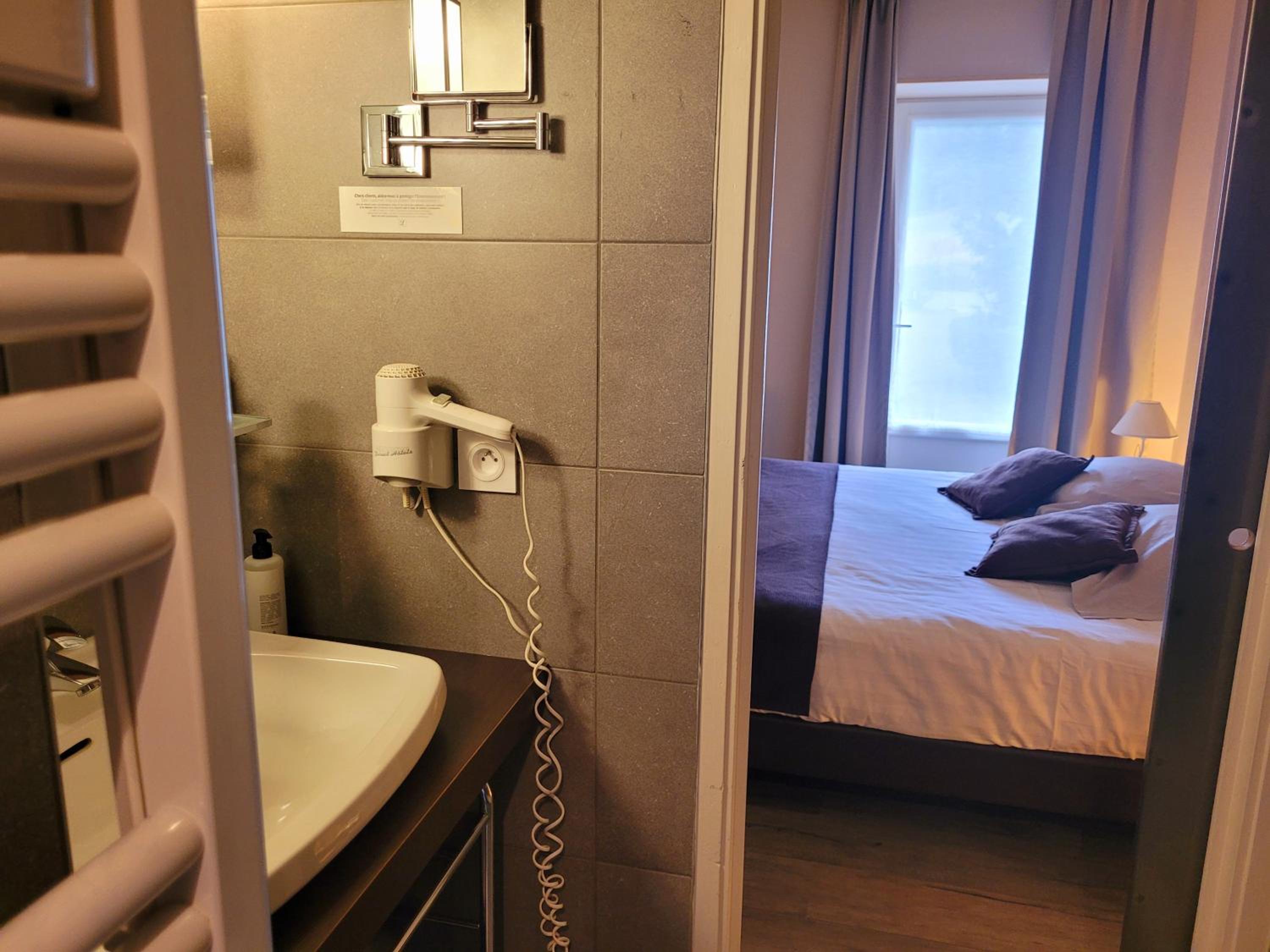 Standard Double Room - Photo 3