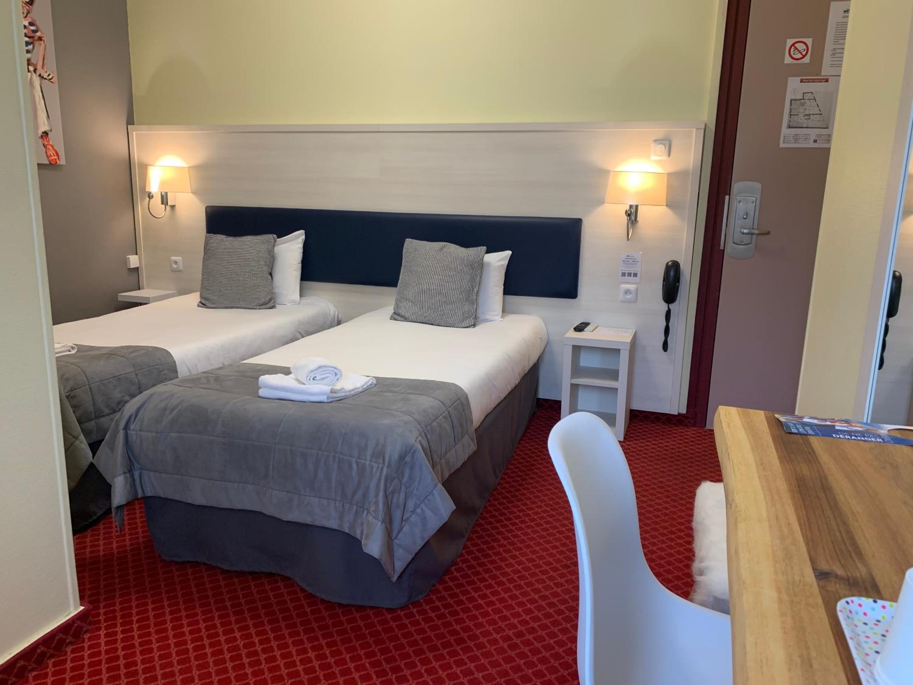 Twin Room - Photo 2