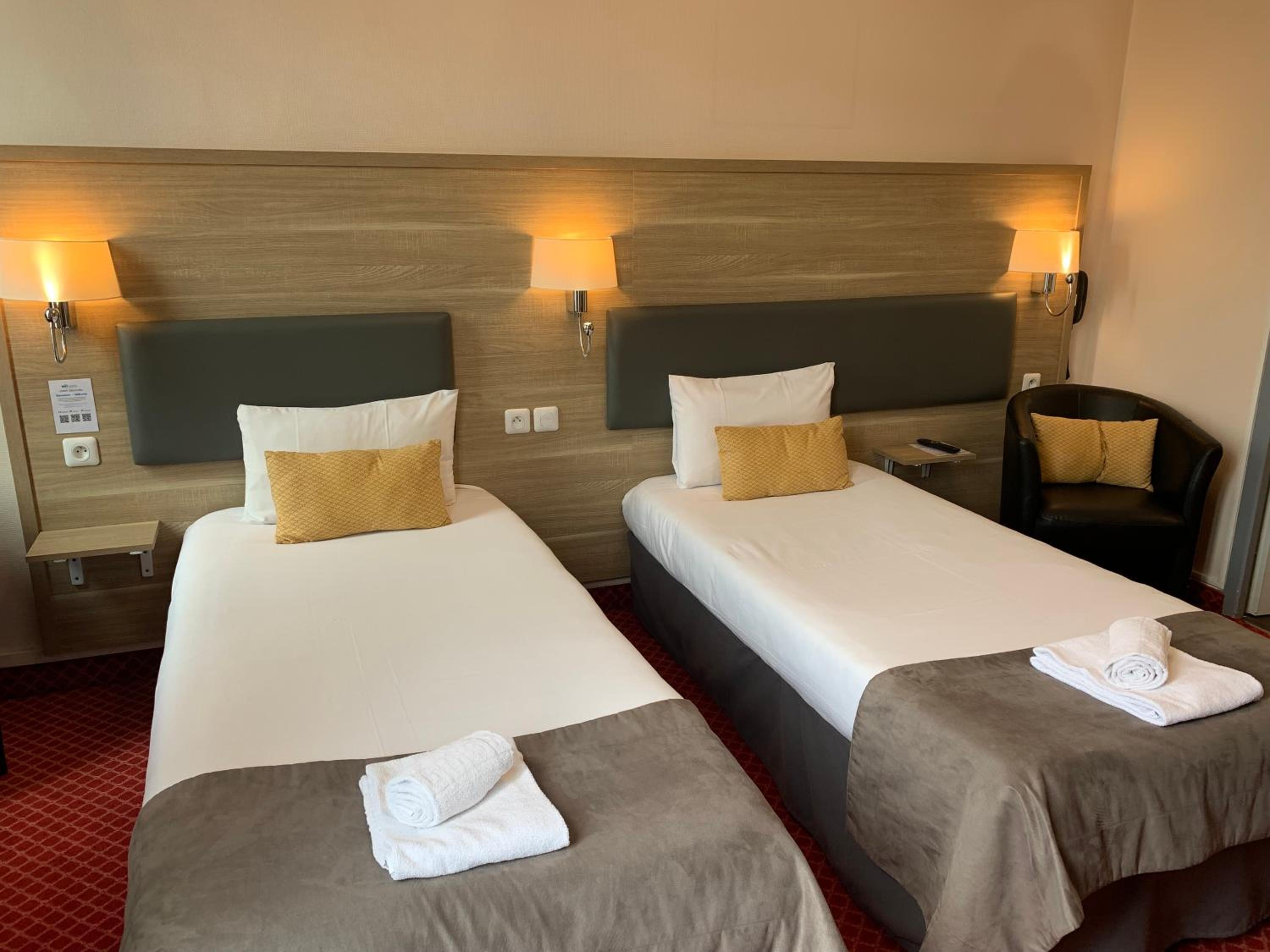 Twin Room - Photo 1