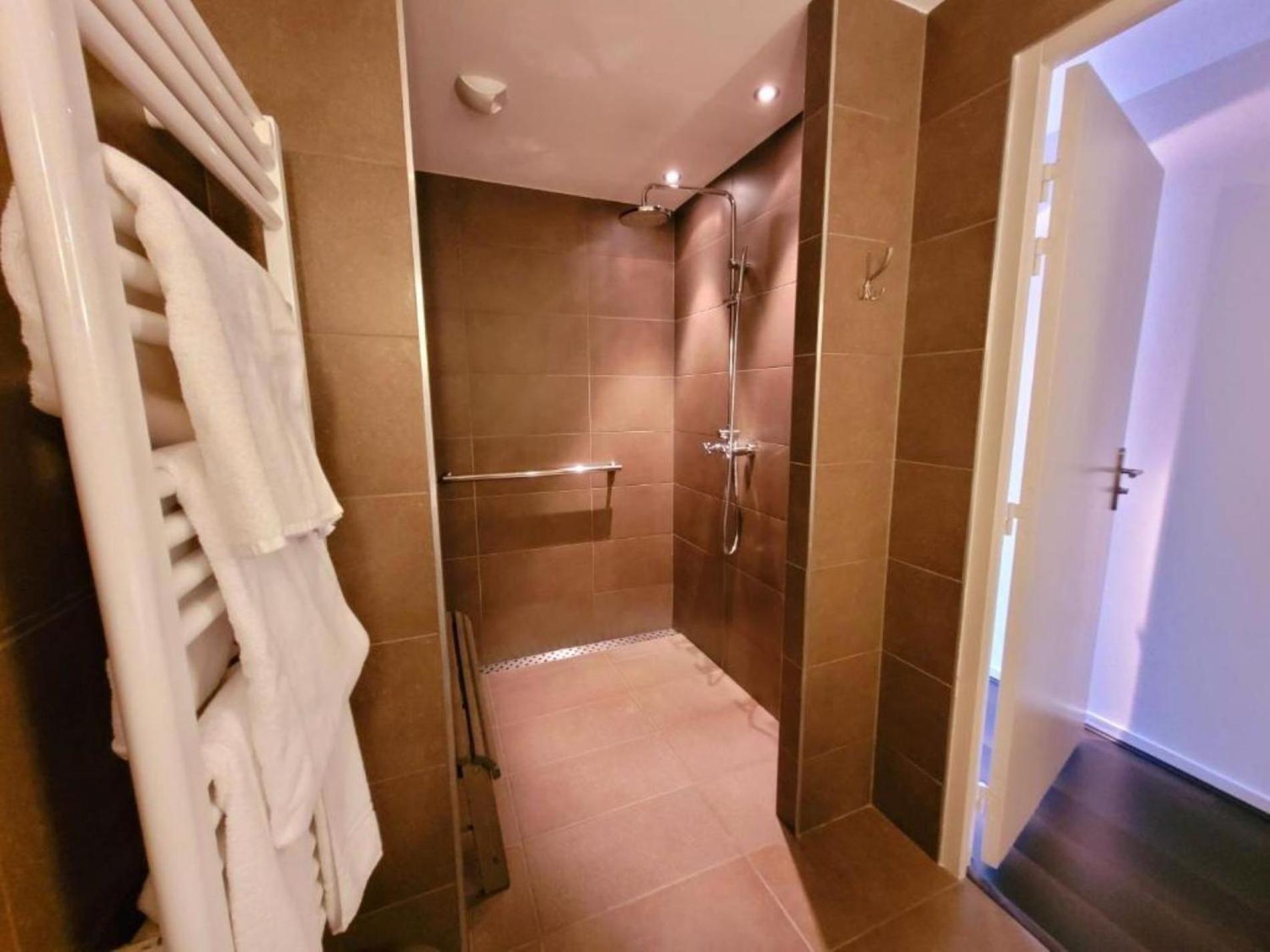 Standard Double Room - Photo 2