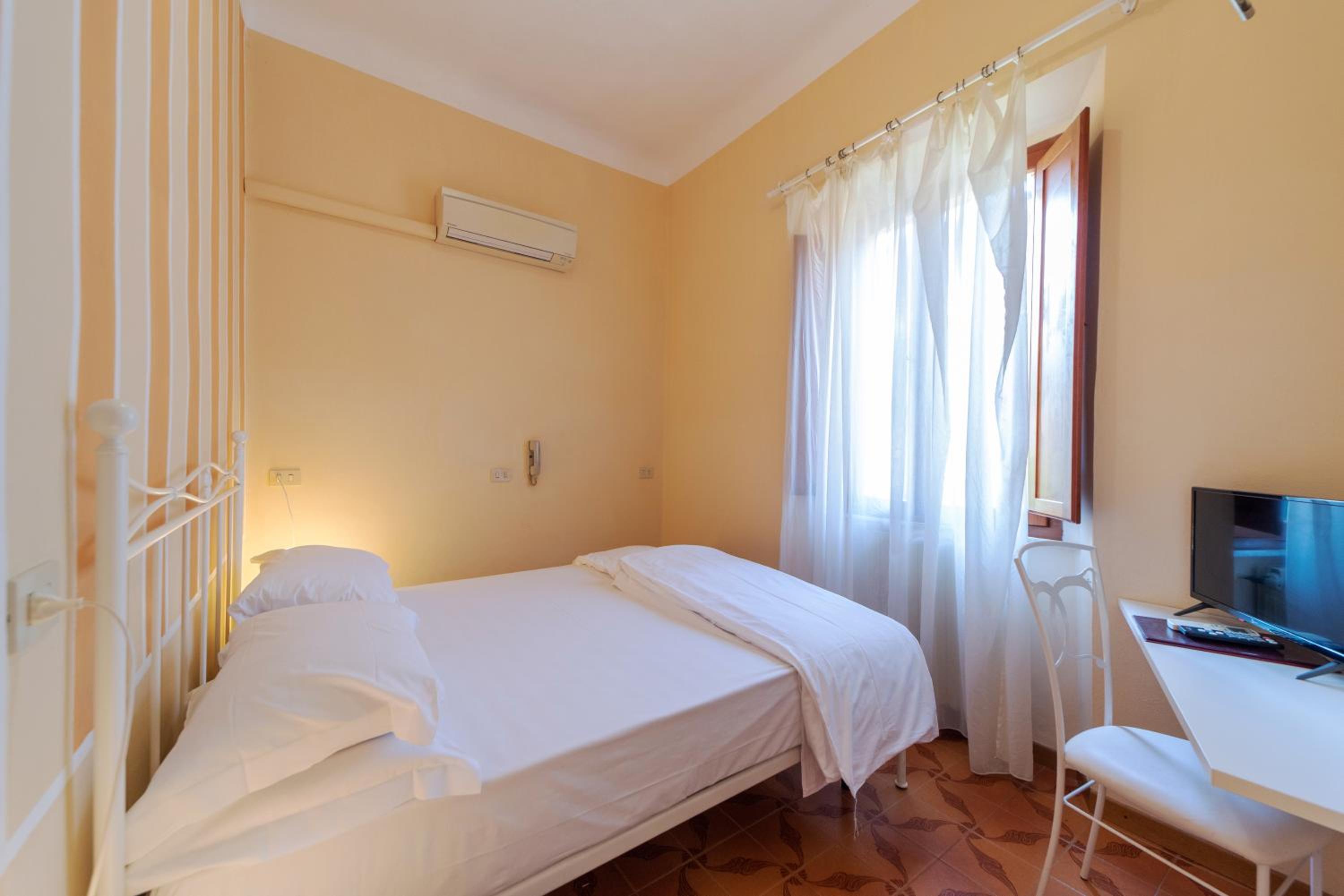 Economy Double or Twin Room photo 3