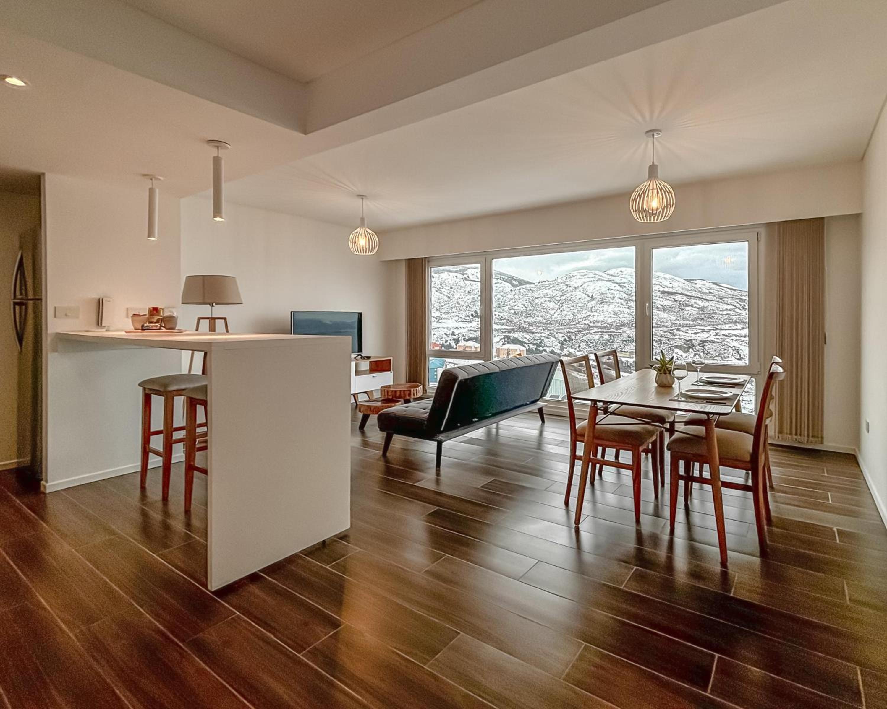 One-Bedroom Apartment with Sea View photo 1