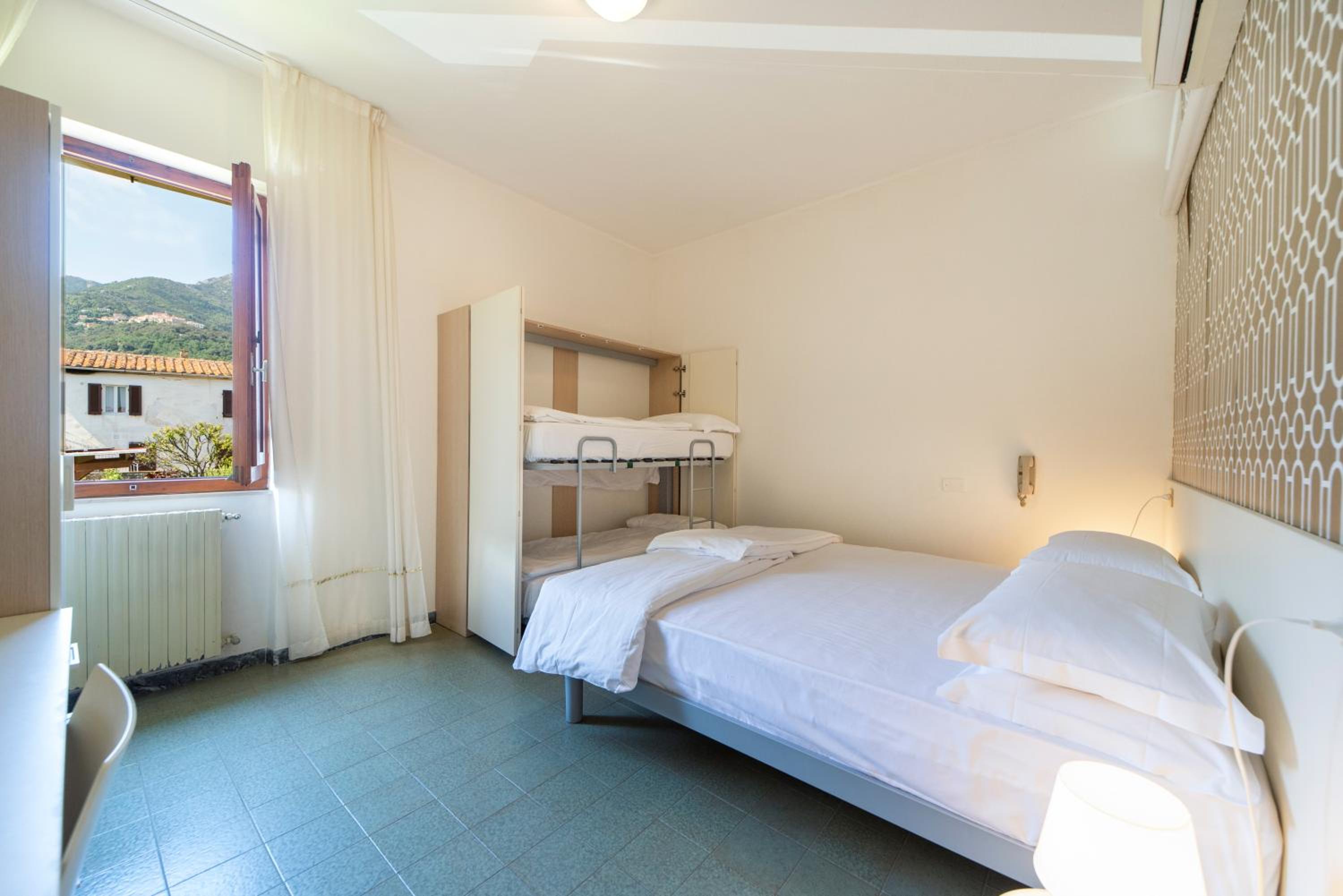 Quadruple Room - Photo 4
