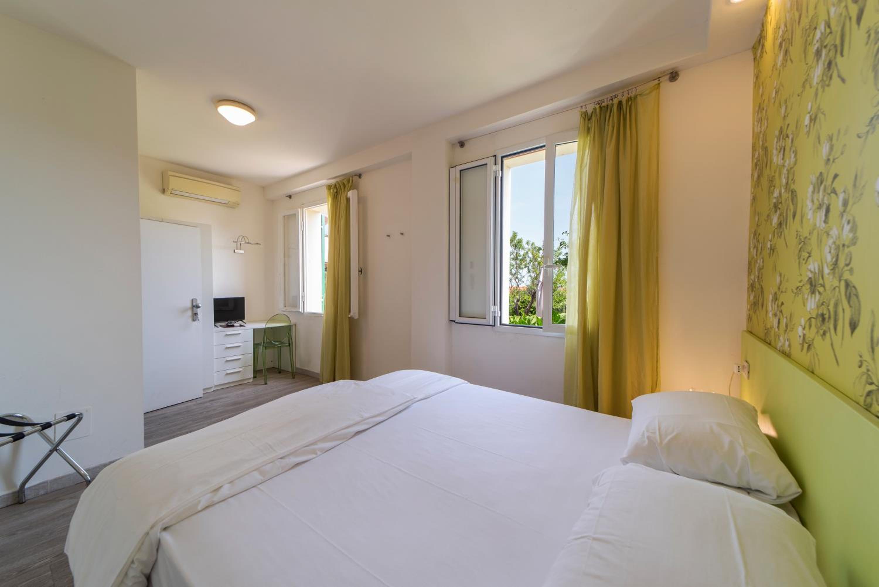Superior Double or Twin Room - Photo 1