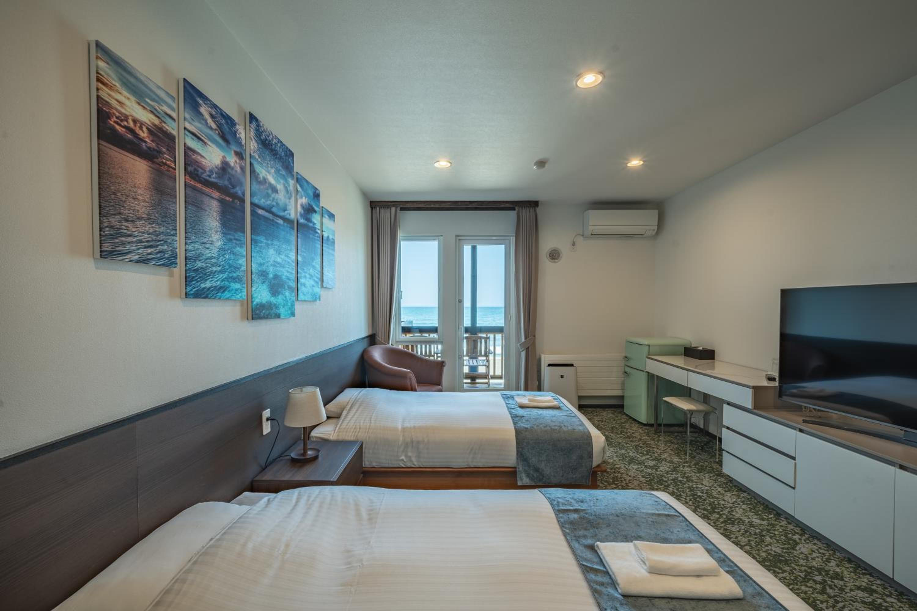 Standard Twin Room with Sea View photo 1