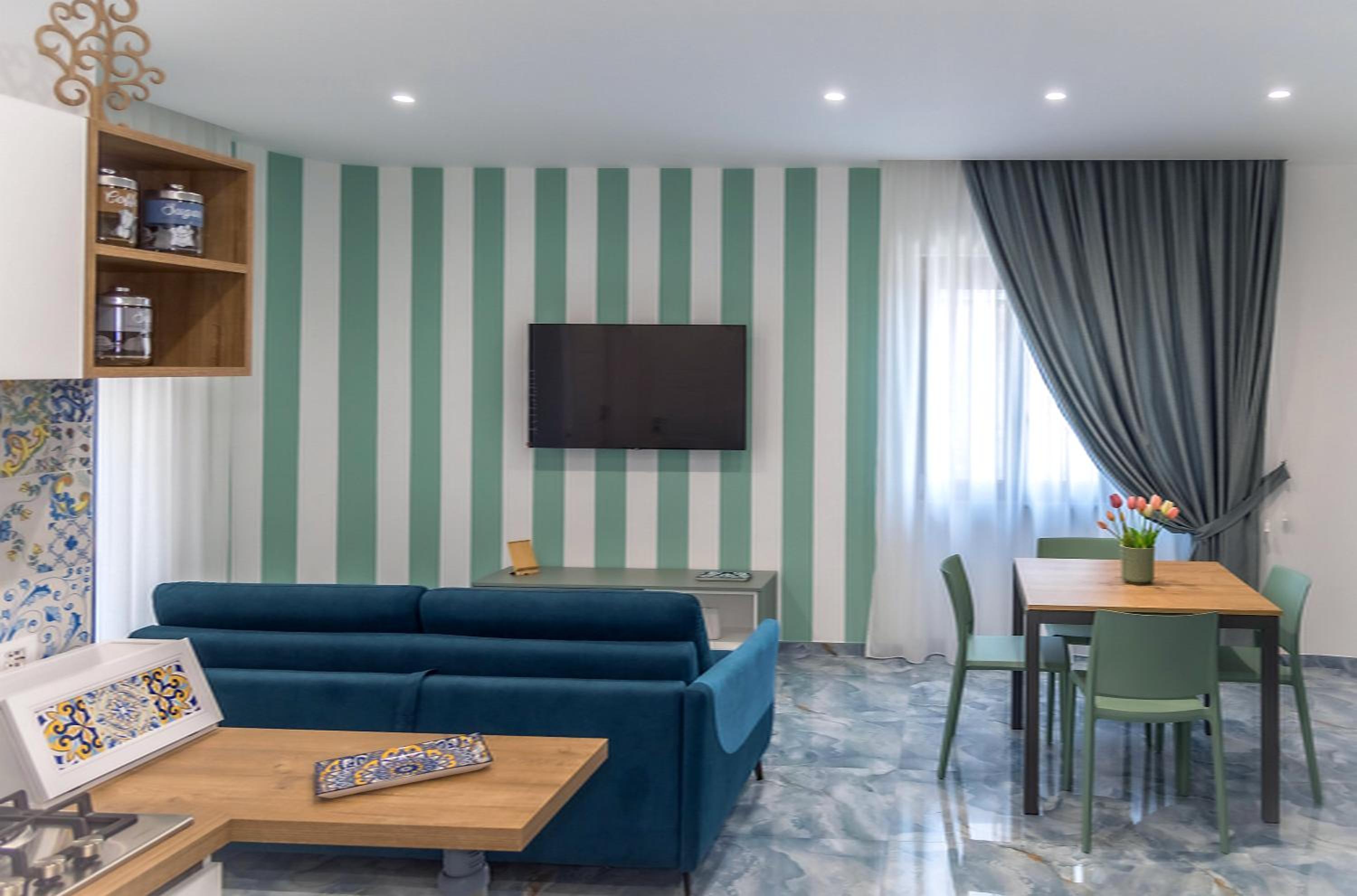 Deluxe One-Bedroom Apartment with City View photo 1