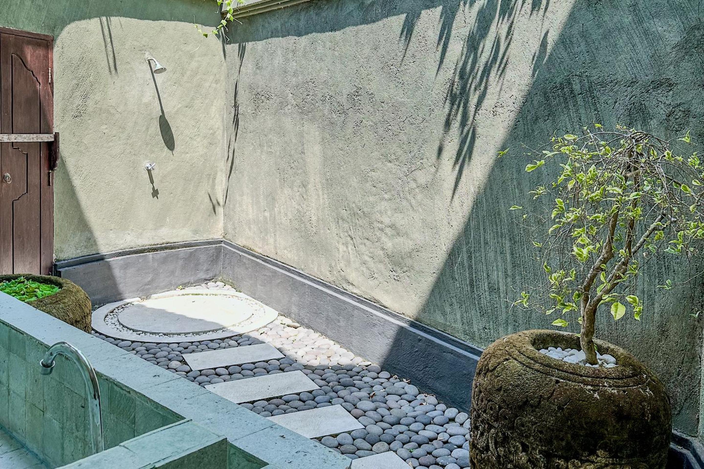 Double Room with Pool View or Garden View - Photo 16