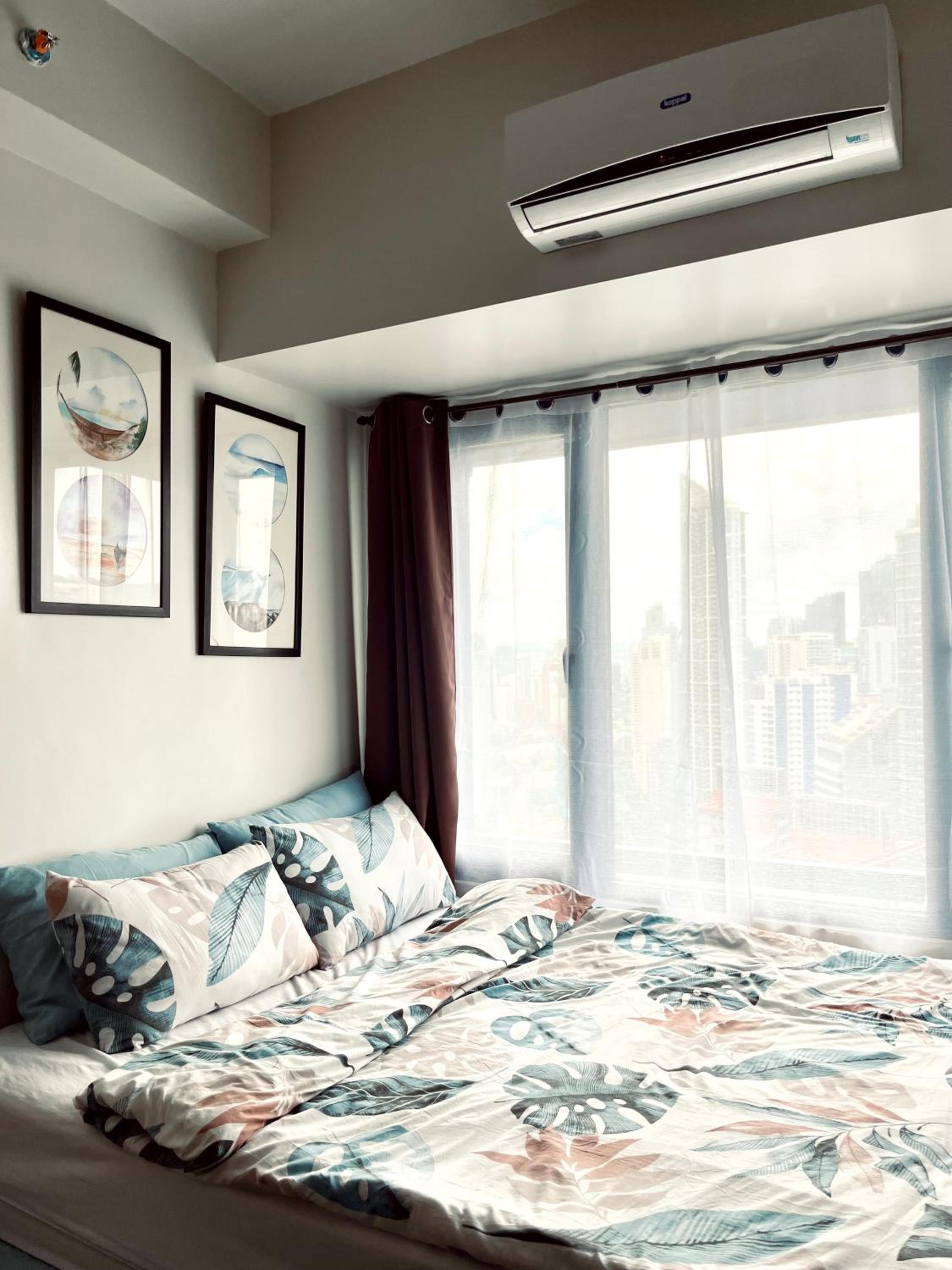 One-Bedroom Apartment with City View