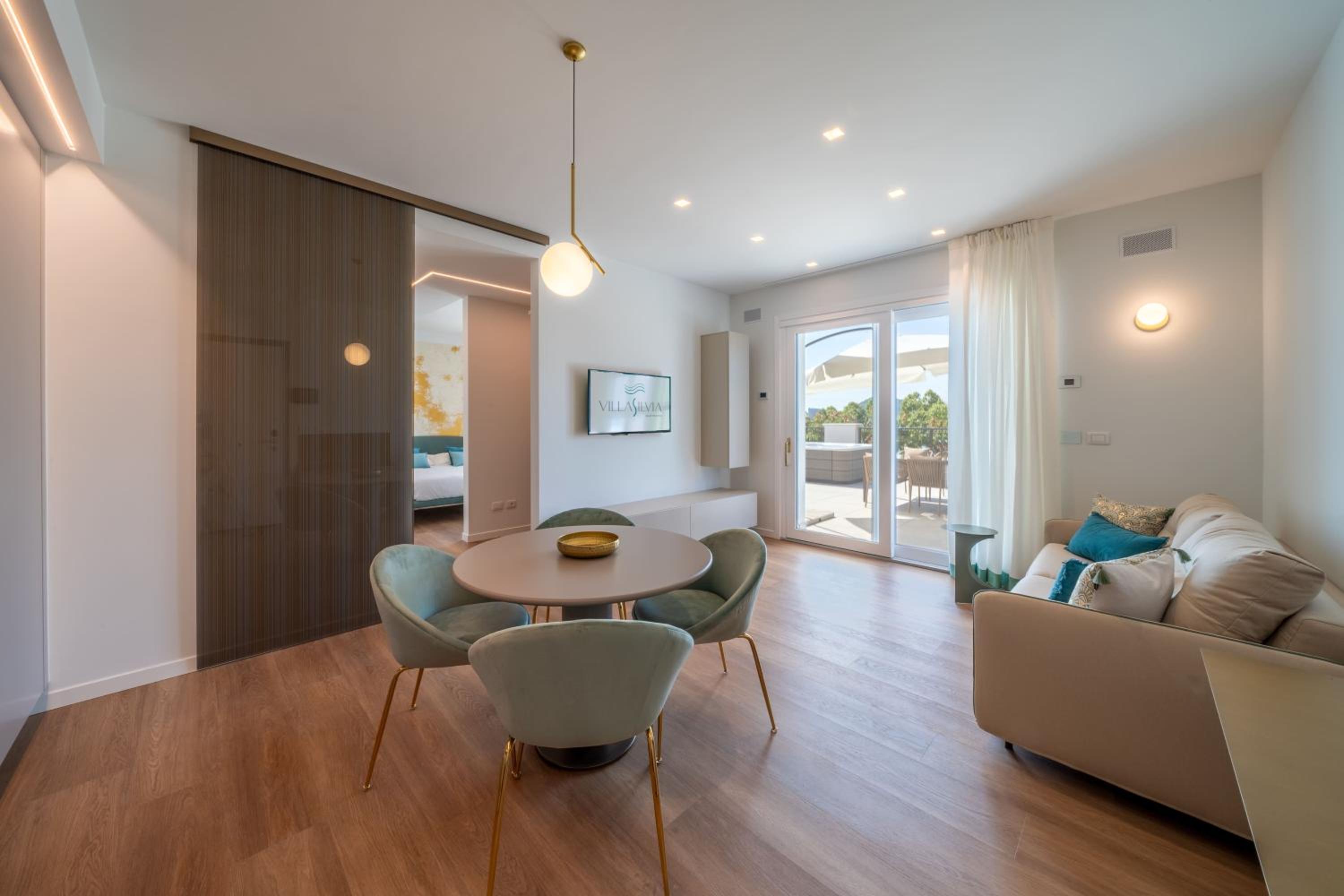 Deluxe Apartment