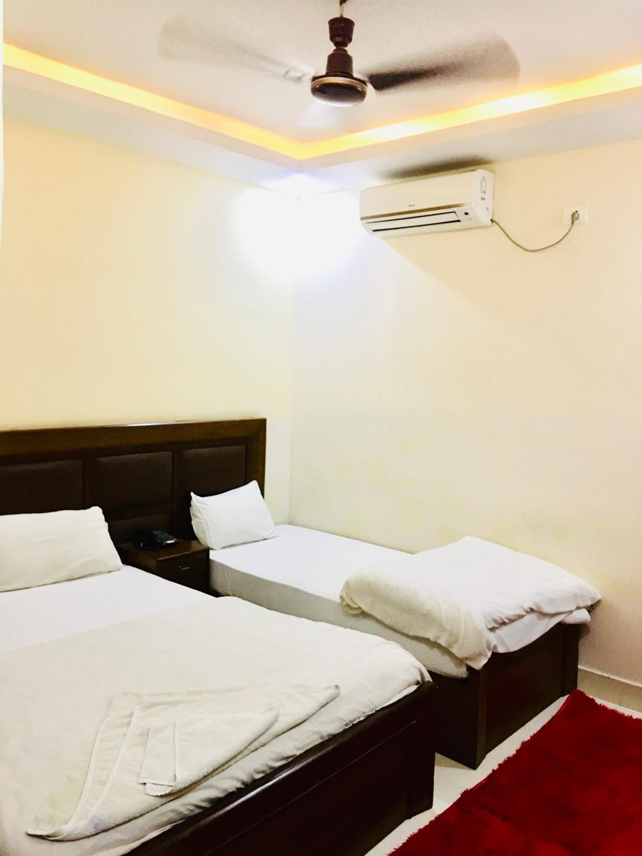 Double Or Twin Room With Private Bathroom photo 3
