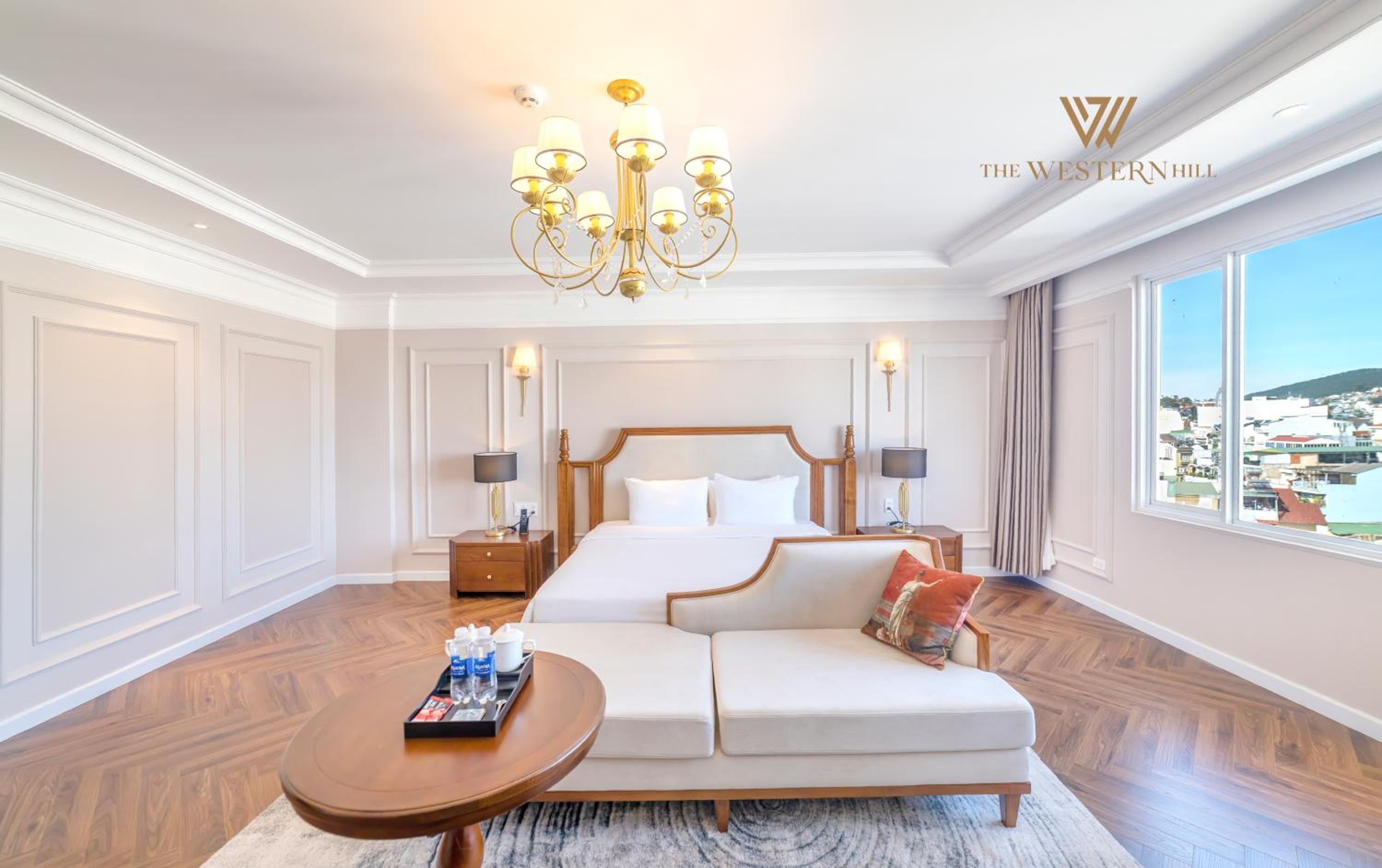 Executive Suite with City View photo 2