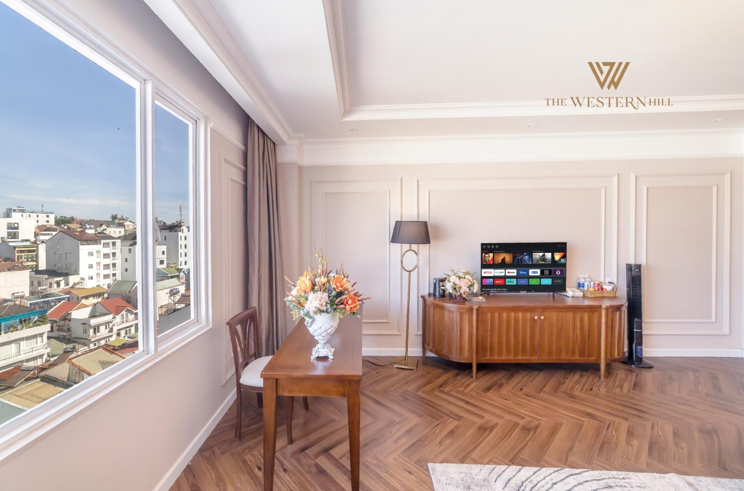 Executive Suite with City View photo 3