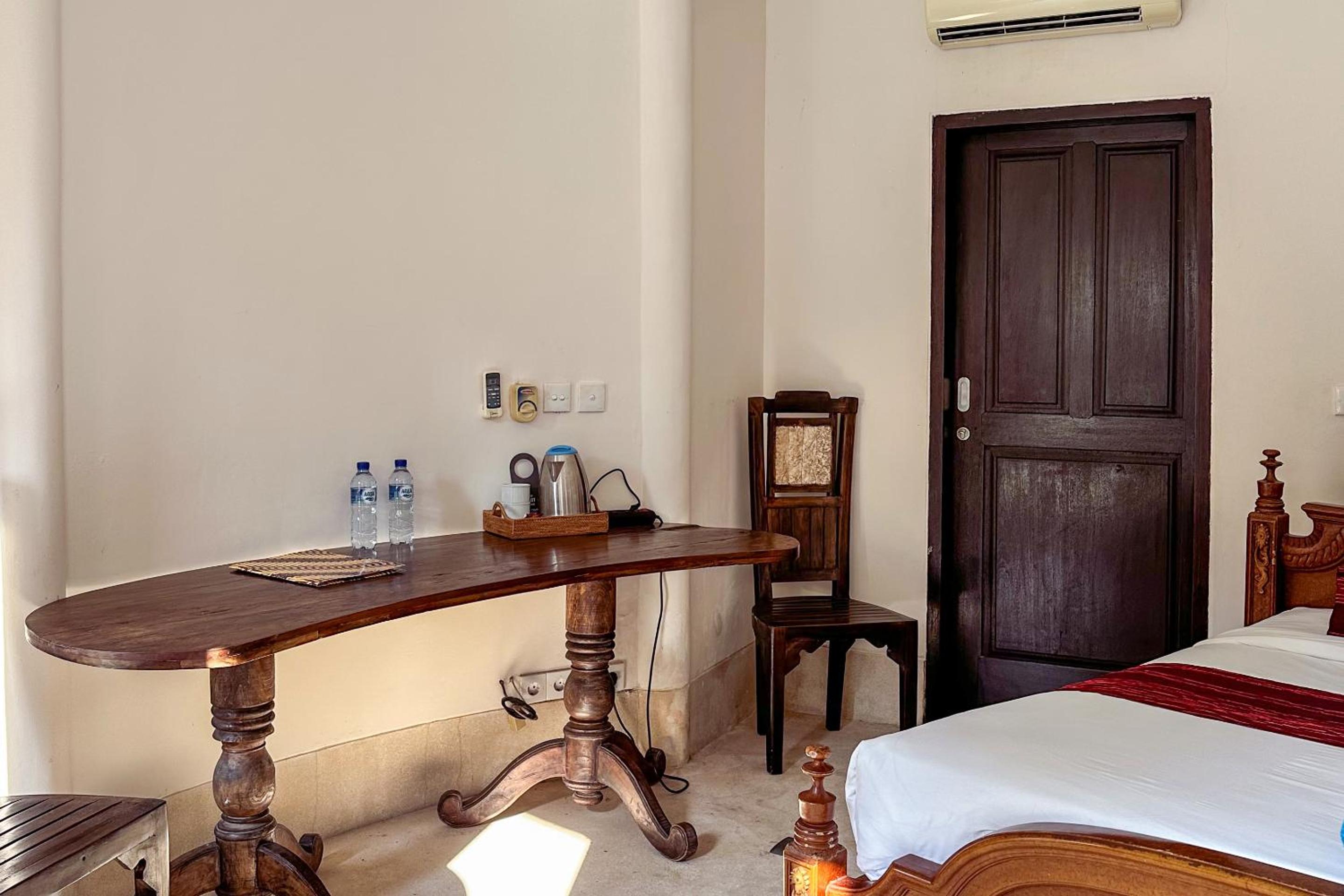 Double Room with Pool View or Garden View - Photo 11