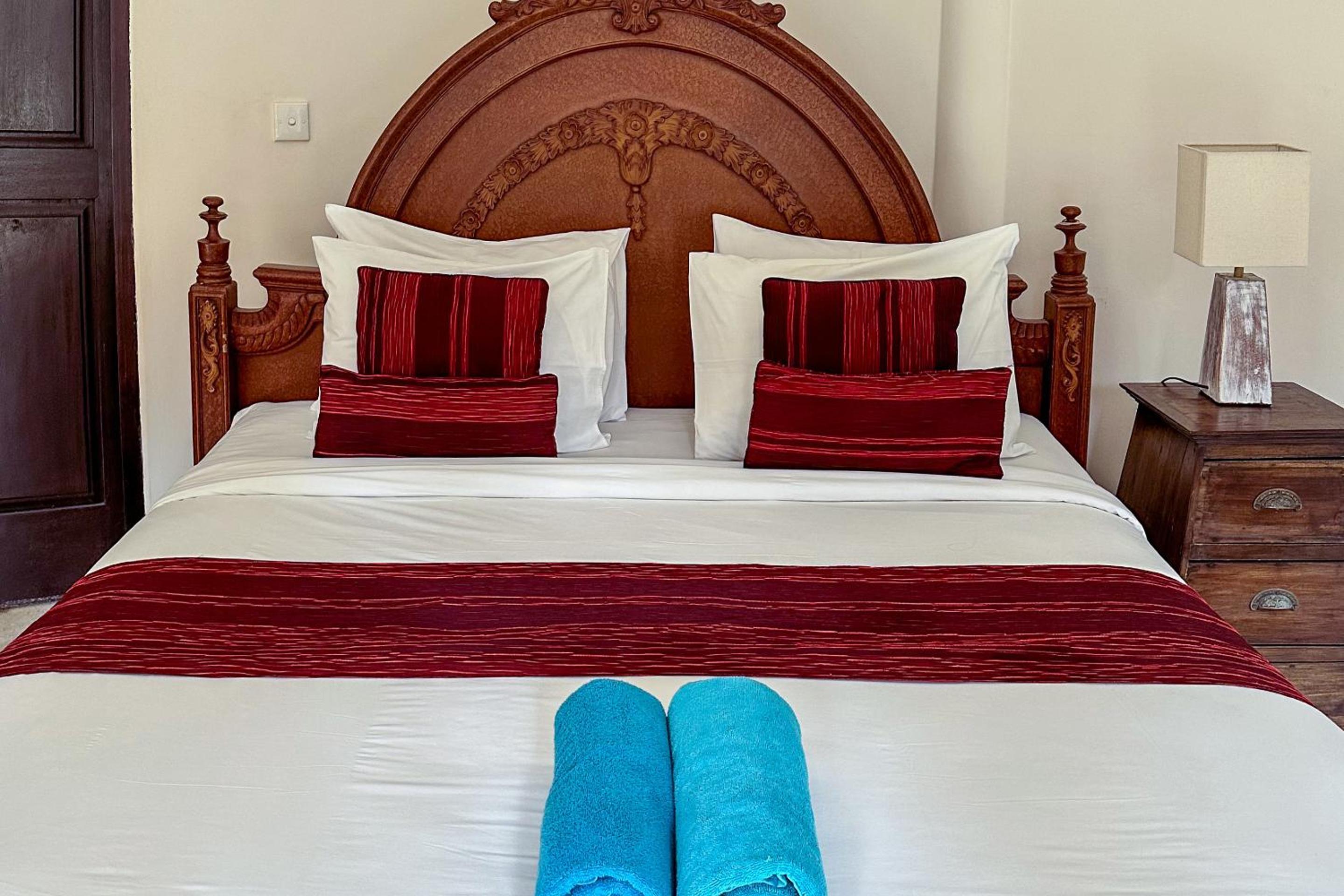 Double Room with Pool View or Garden View - Photo 10