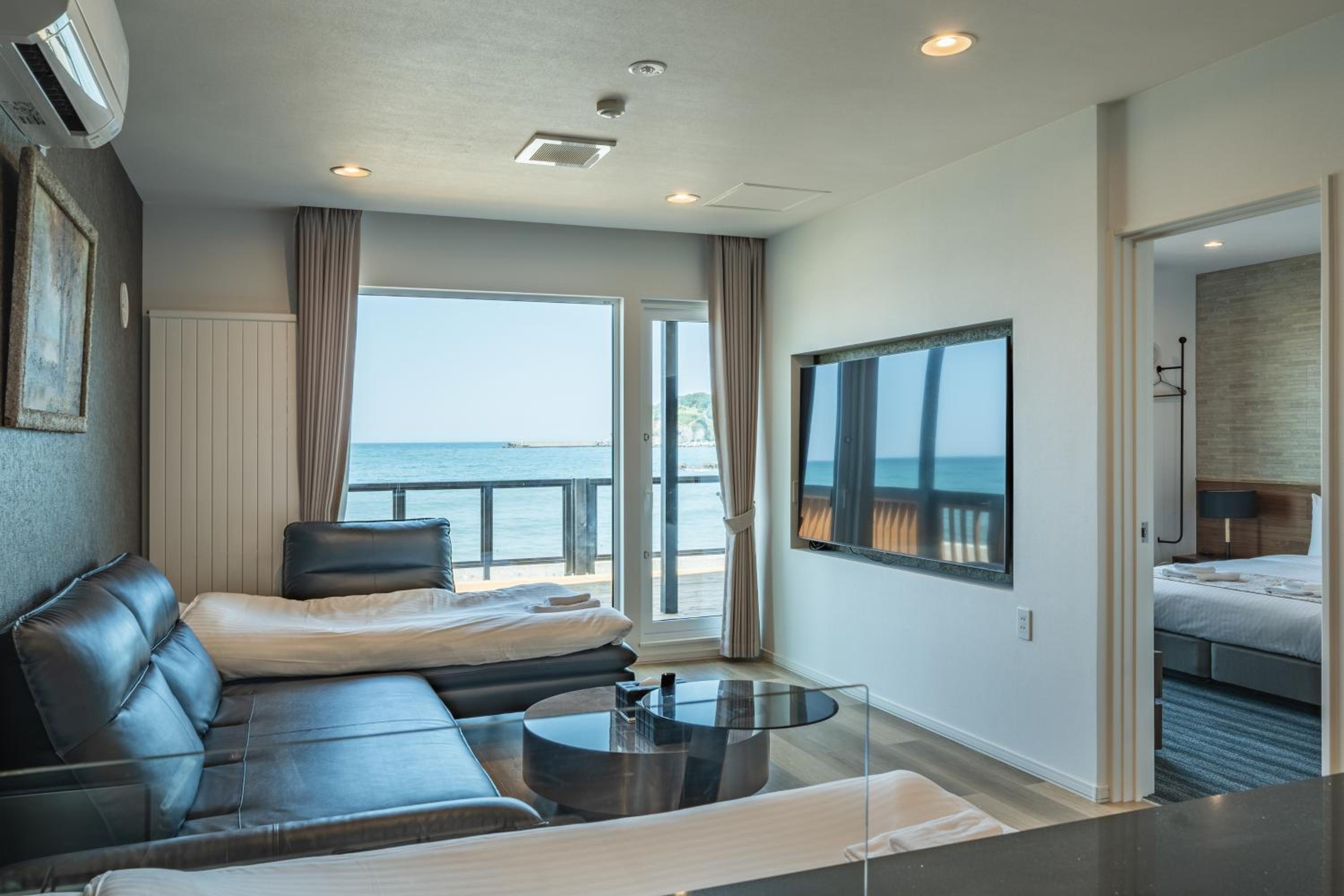 King Suite with Ocean View photo 2