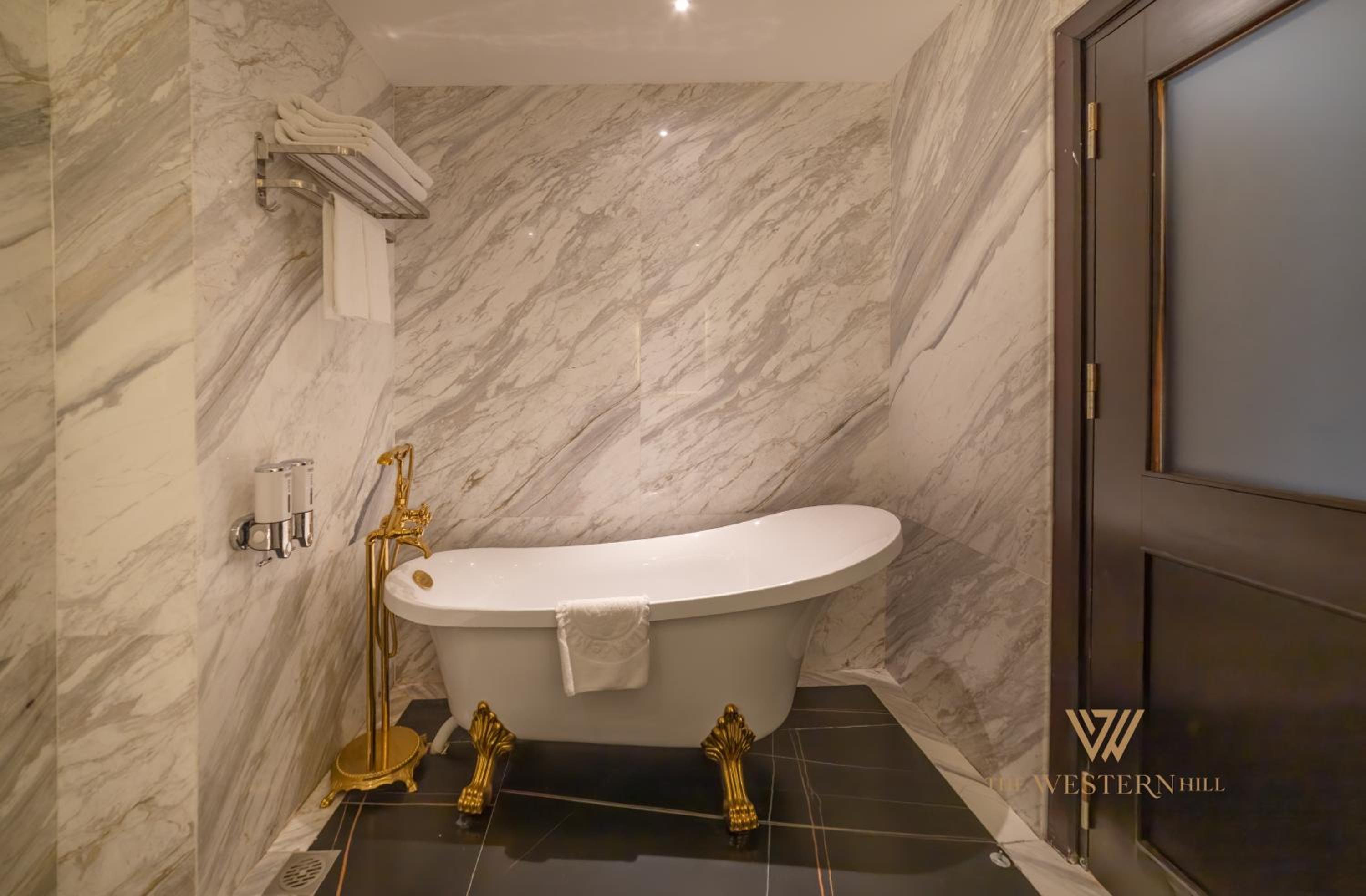 Deluxe Double Room with City View photo 2