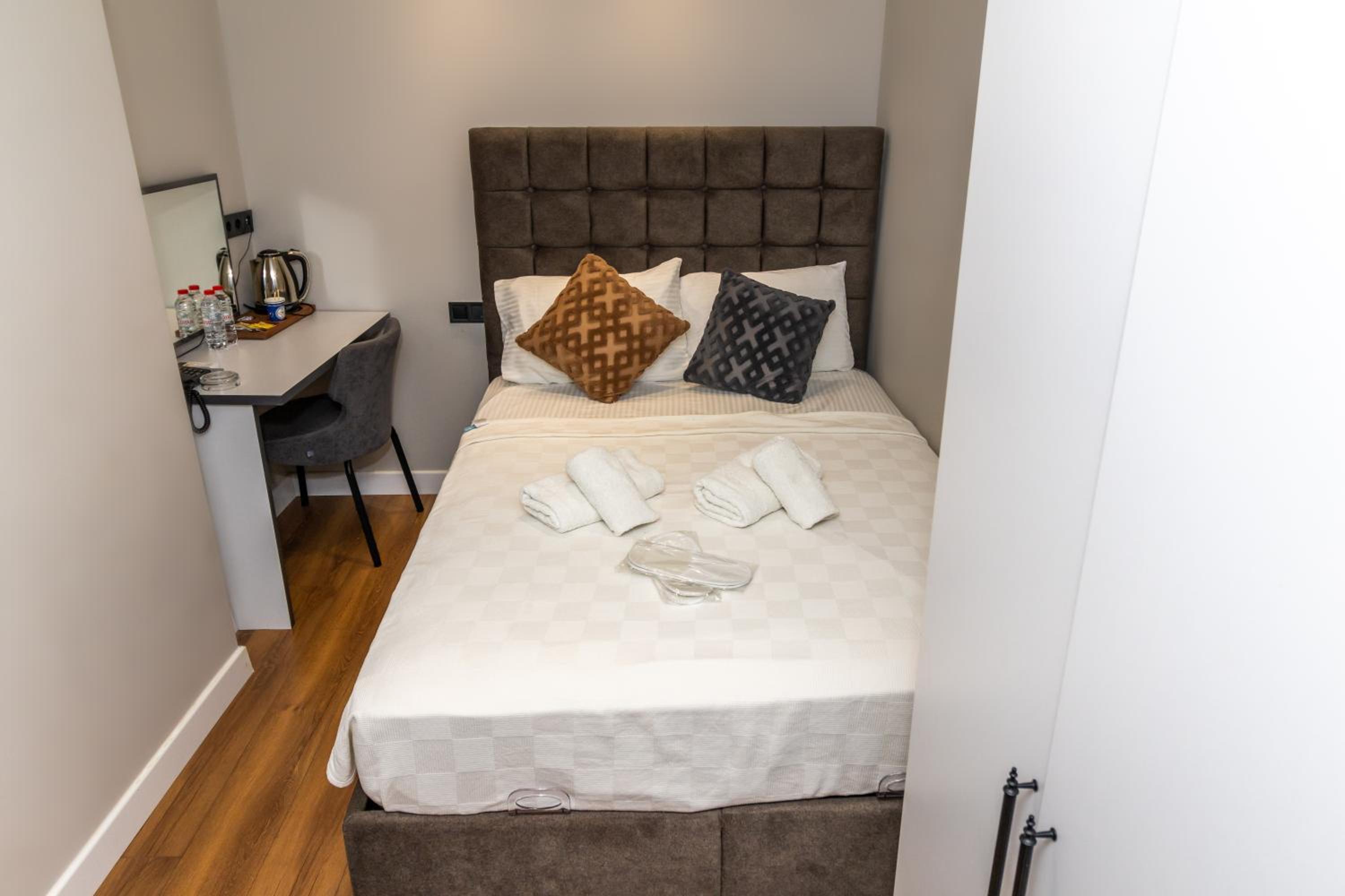 Standard Double Room photo 2