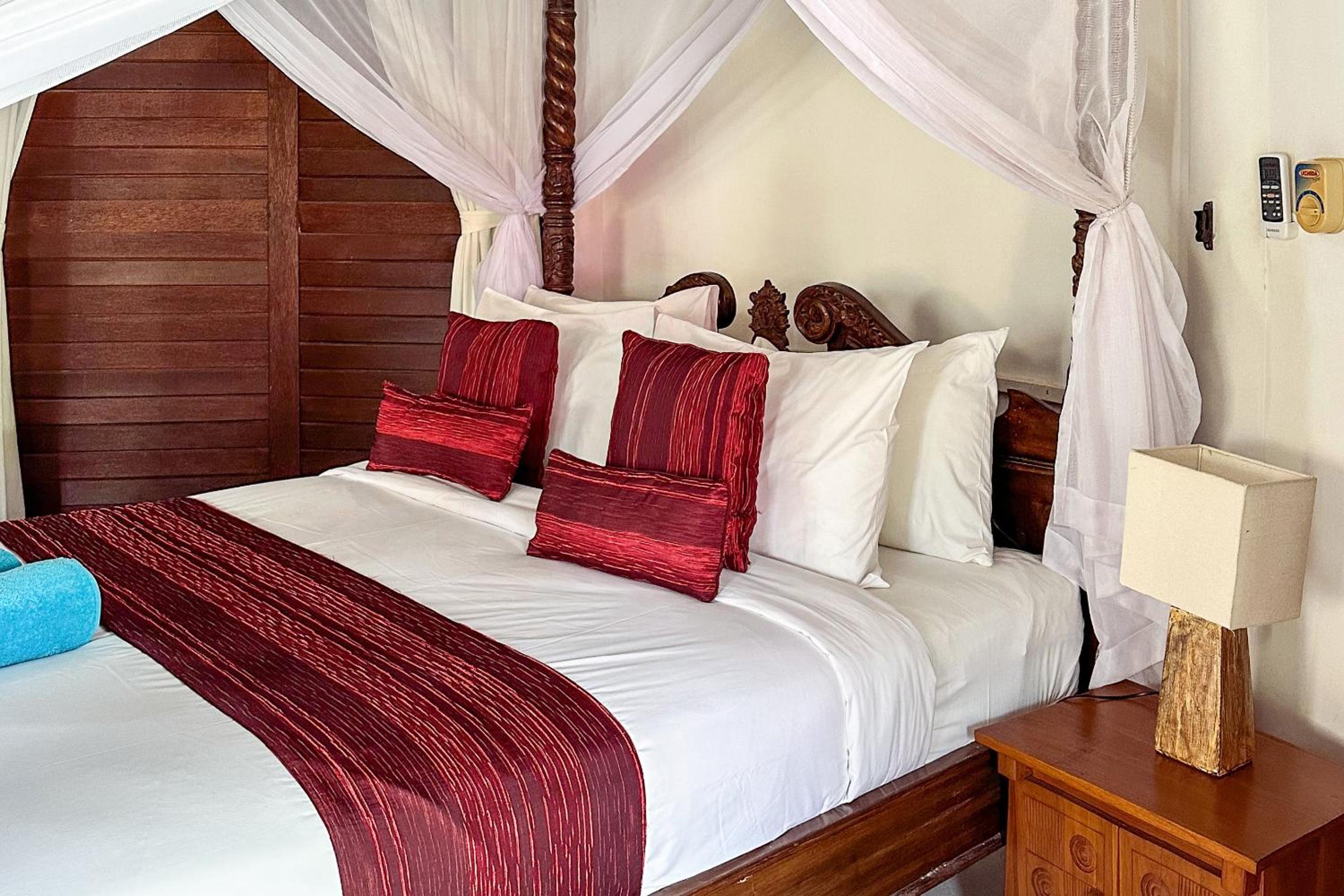 Double Room with Balcony and Pool View or Garden View - Photo 19