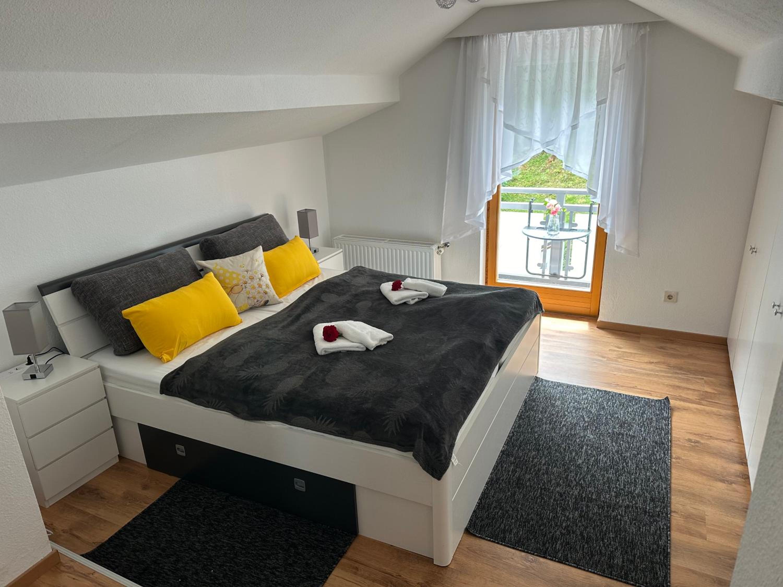 One-Bedroom Apartment with Balcony photo 1