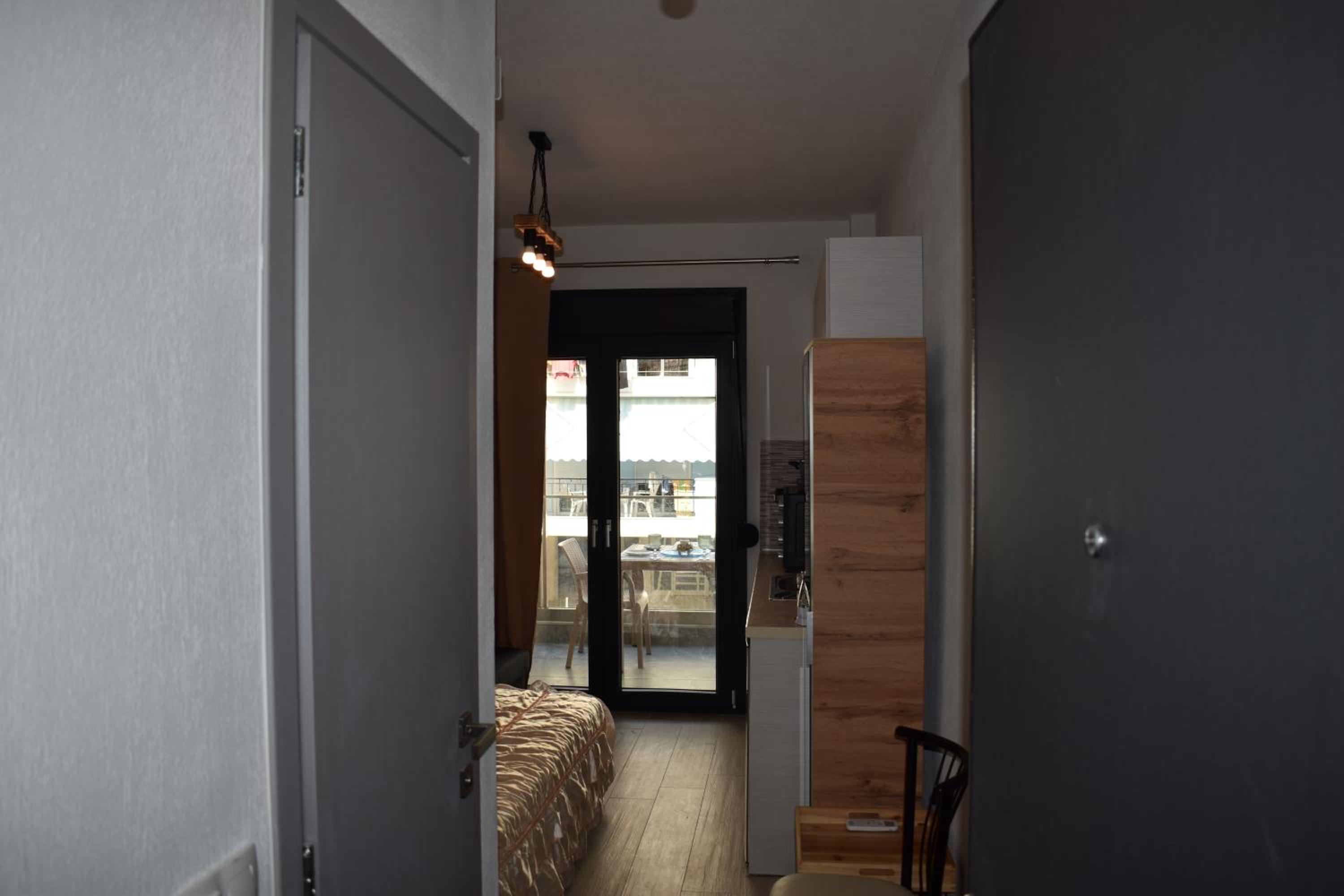 Deluxe Studio