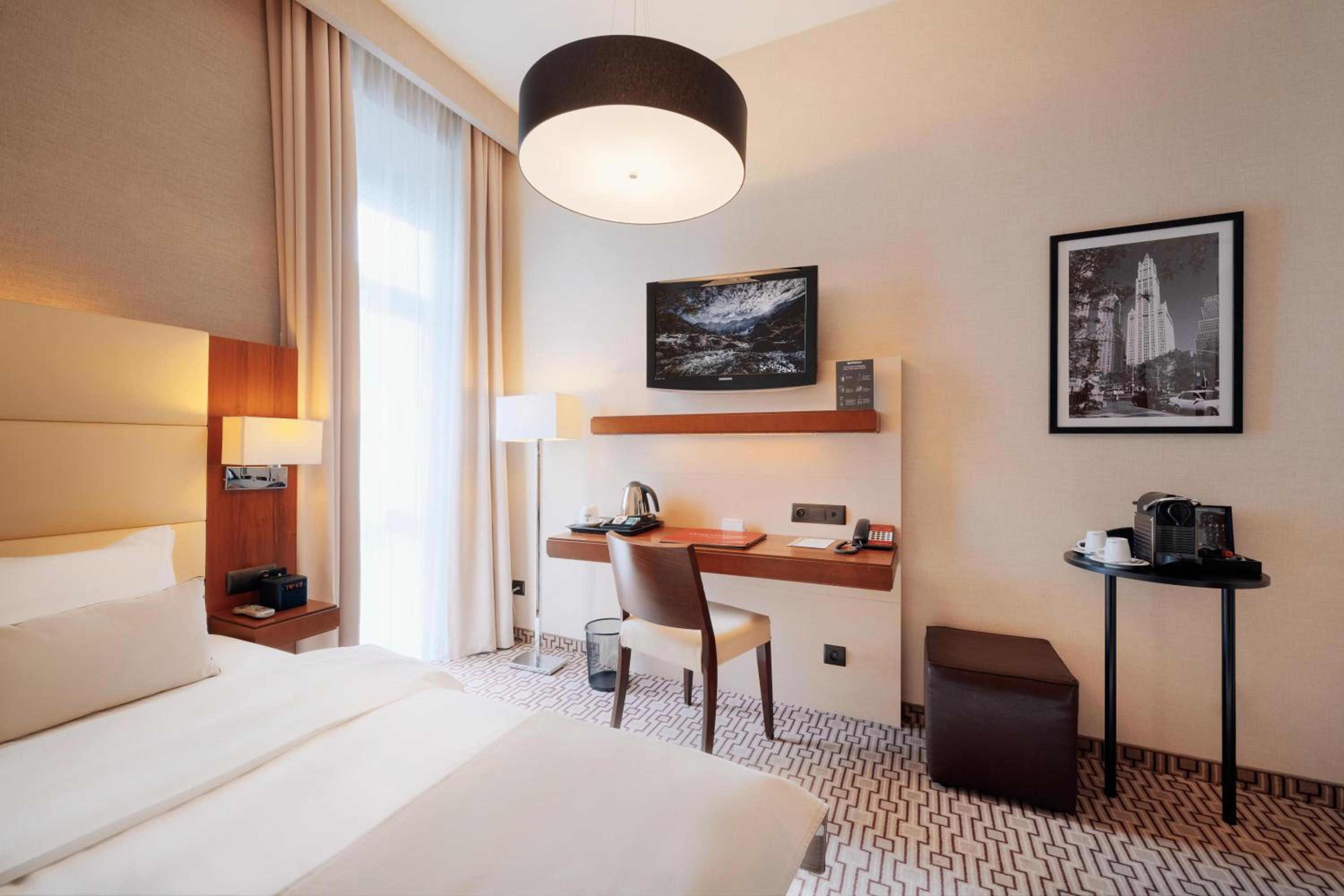 Standard King Room - Photo 2