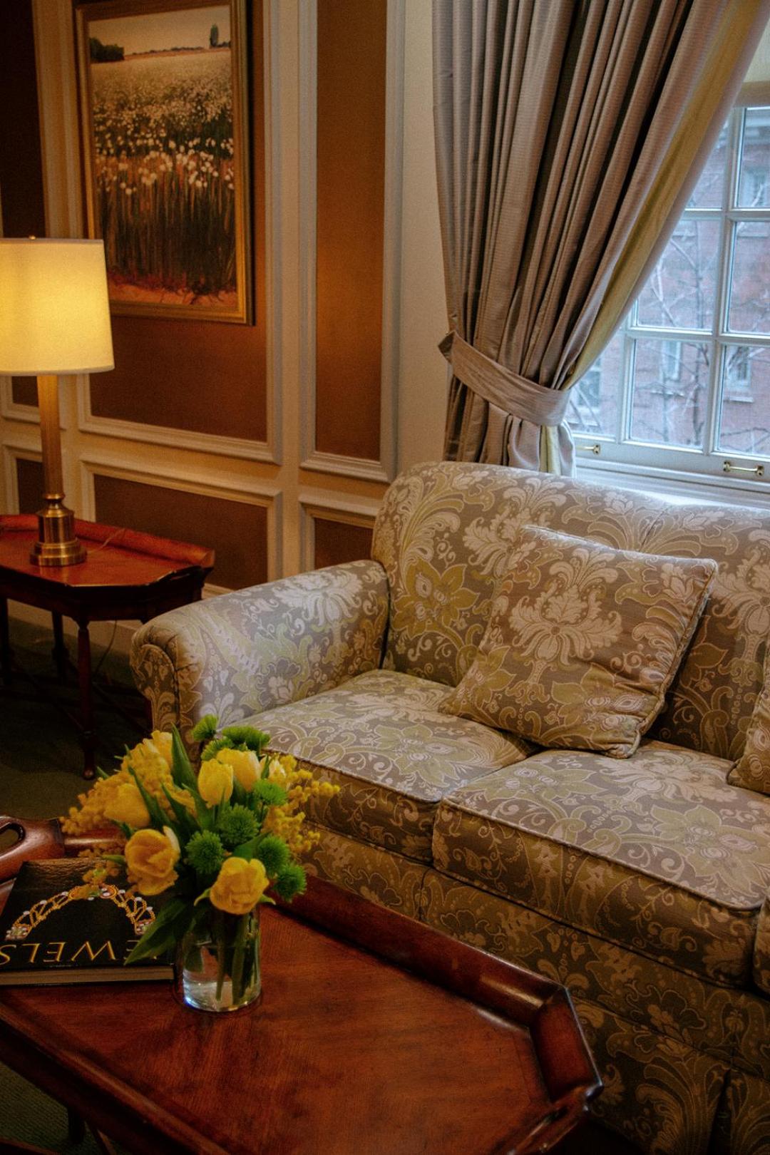 Deluxe One-Bedroom Suite - Photo 6