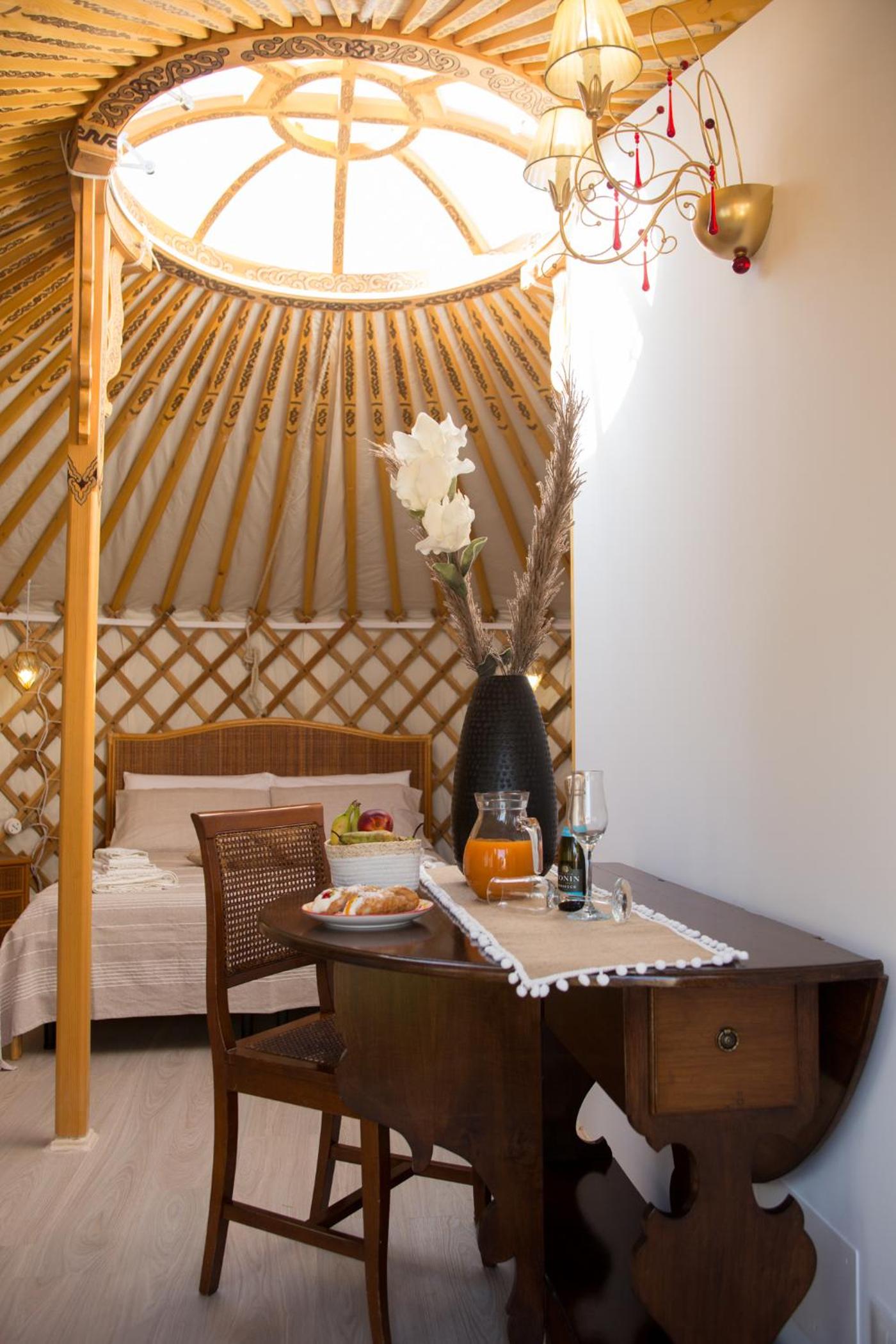 Deluxe Double Room with Side Sea View