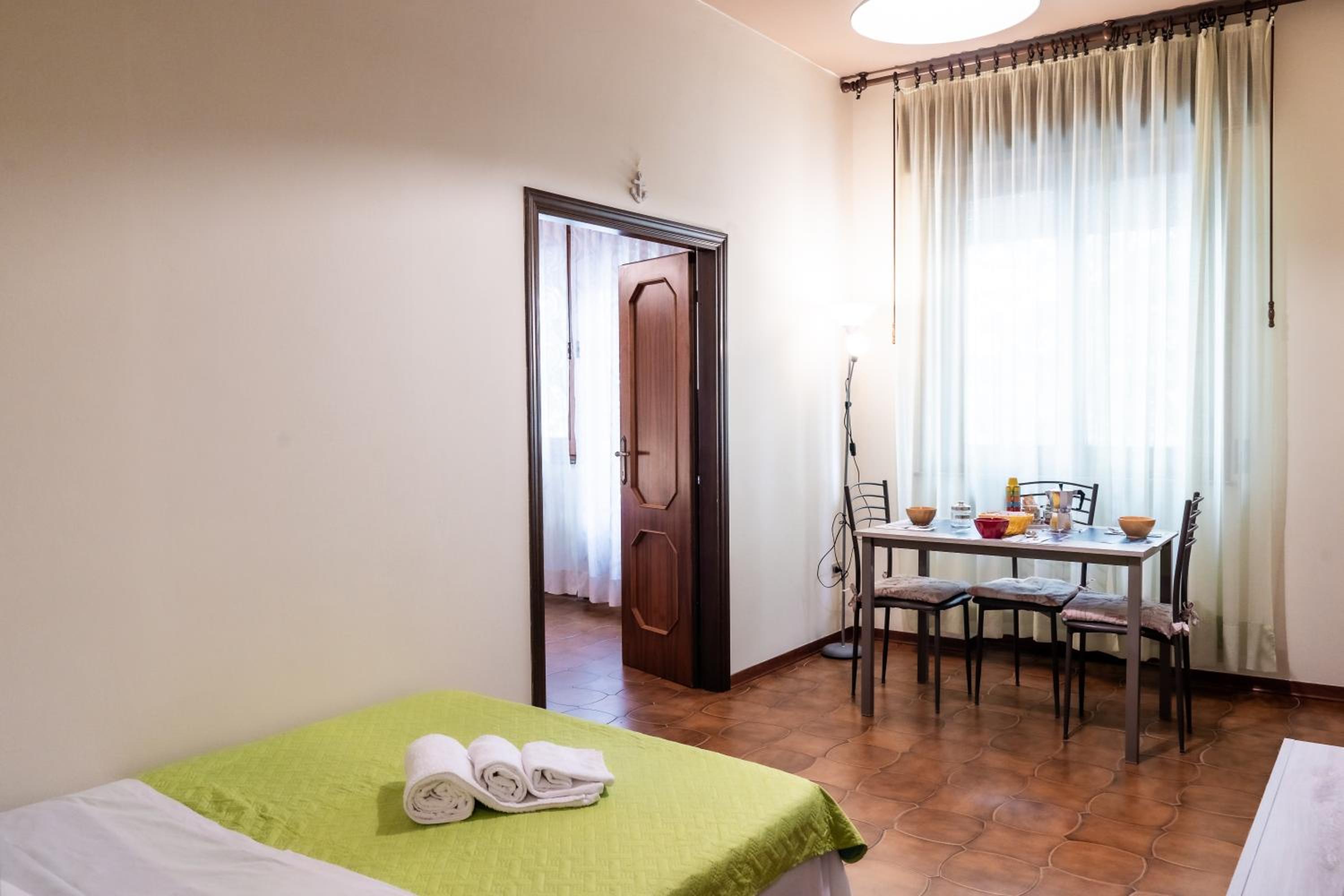 One-Bedroom Apartment with Balcony photo 3
