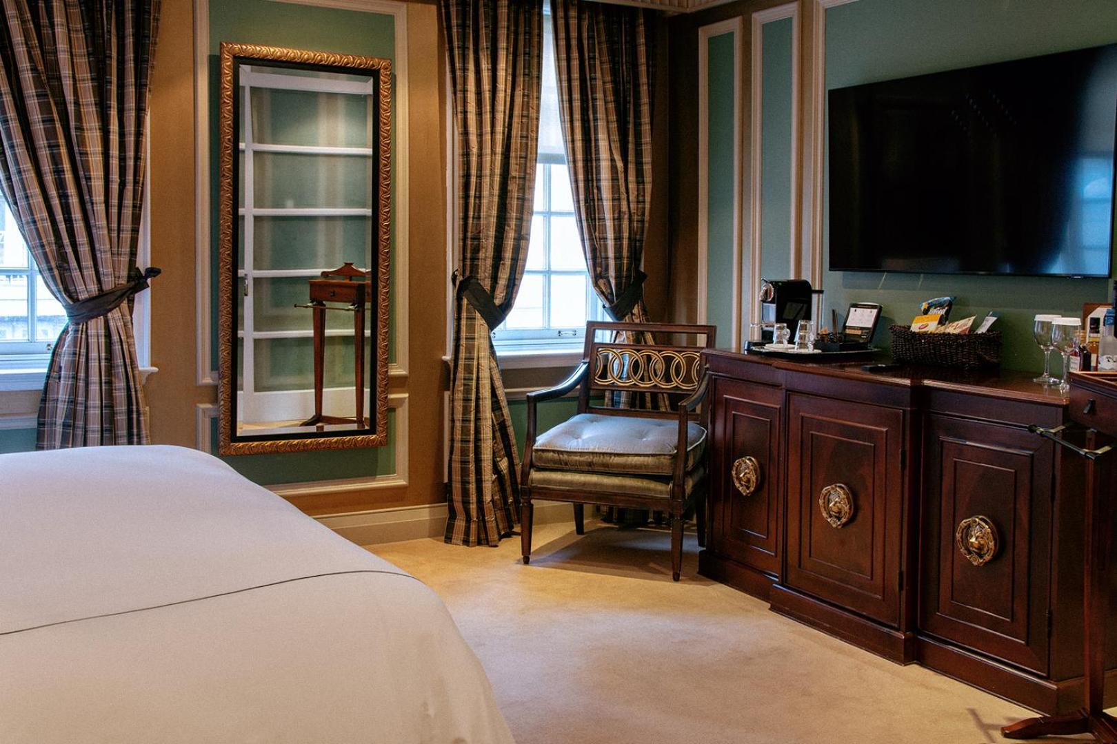 Yorkville Suite - Photo 1