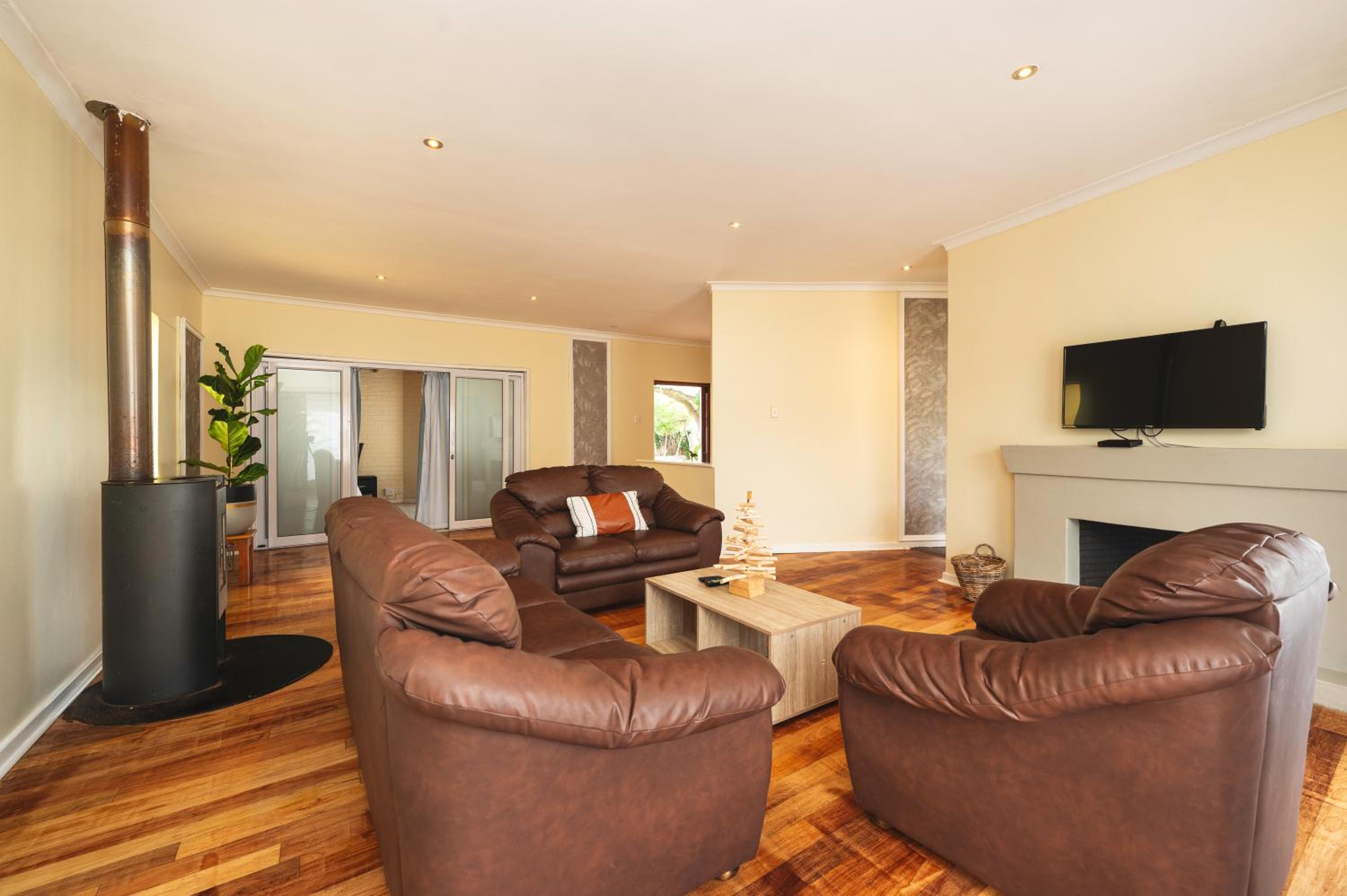 One-Bedroom House photo 3