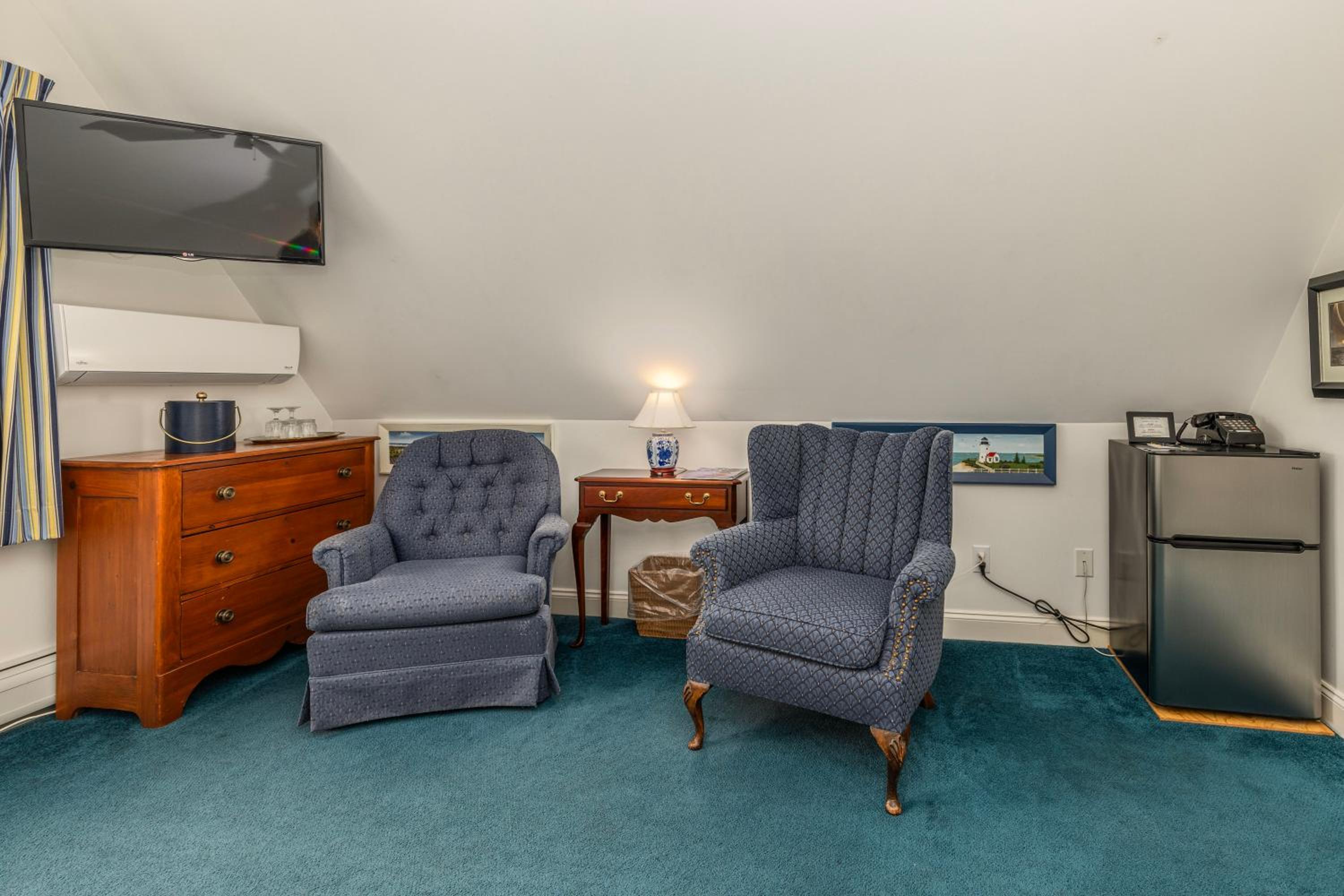 King Room - Winstead Inn photo 2