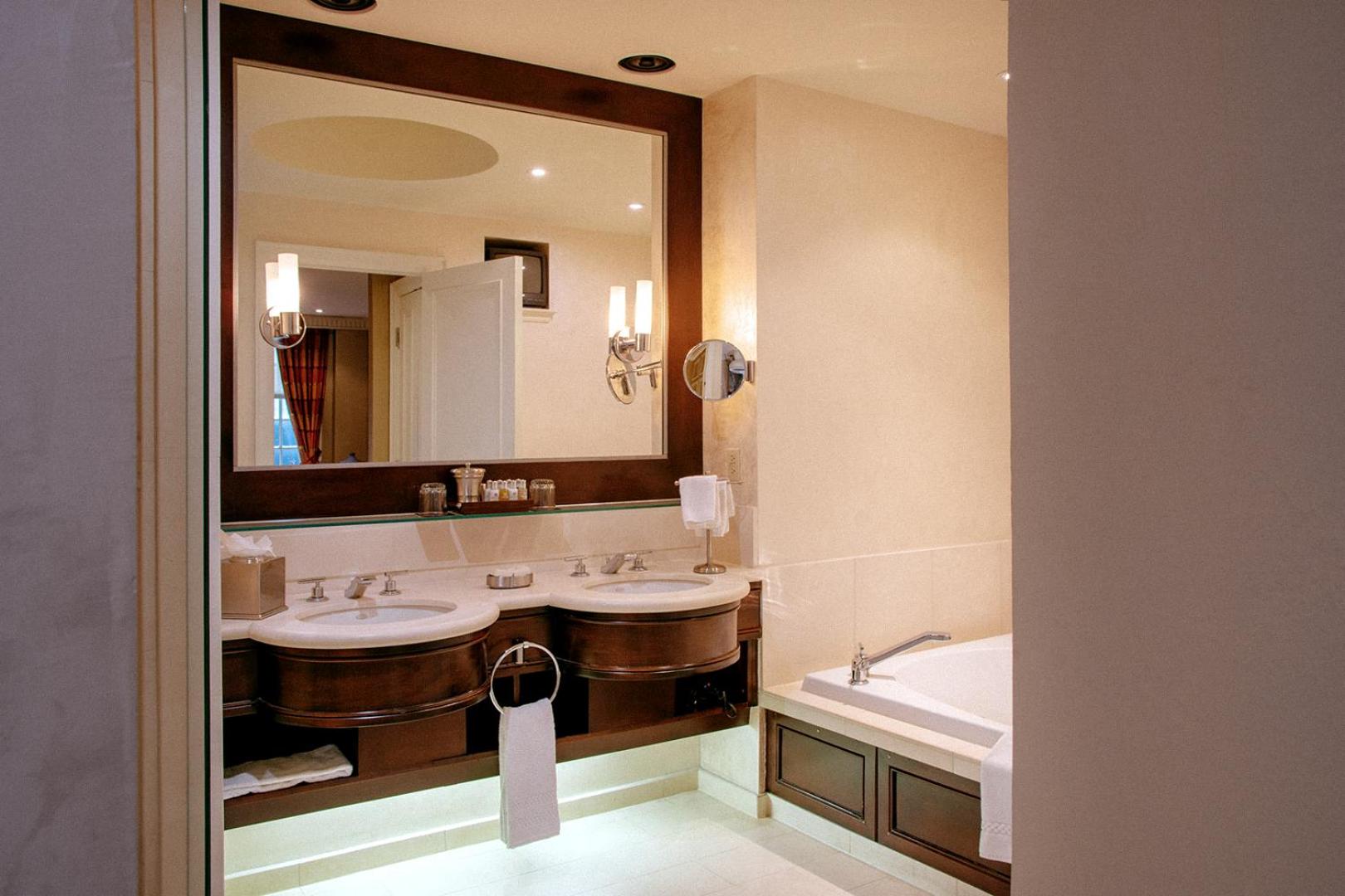 Two-Bedroom Suite - Photo 2