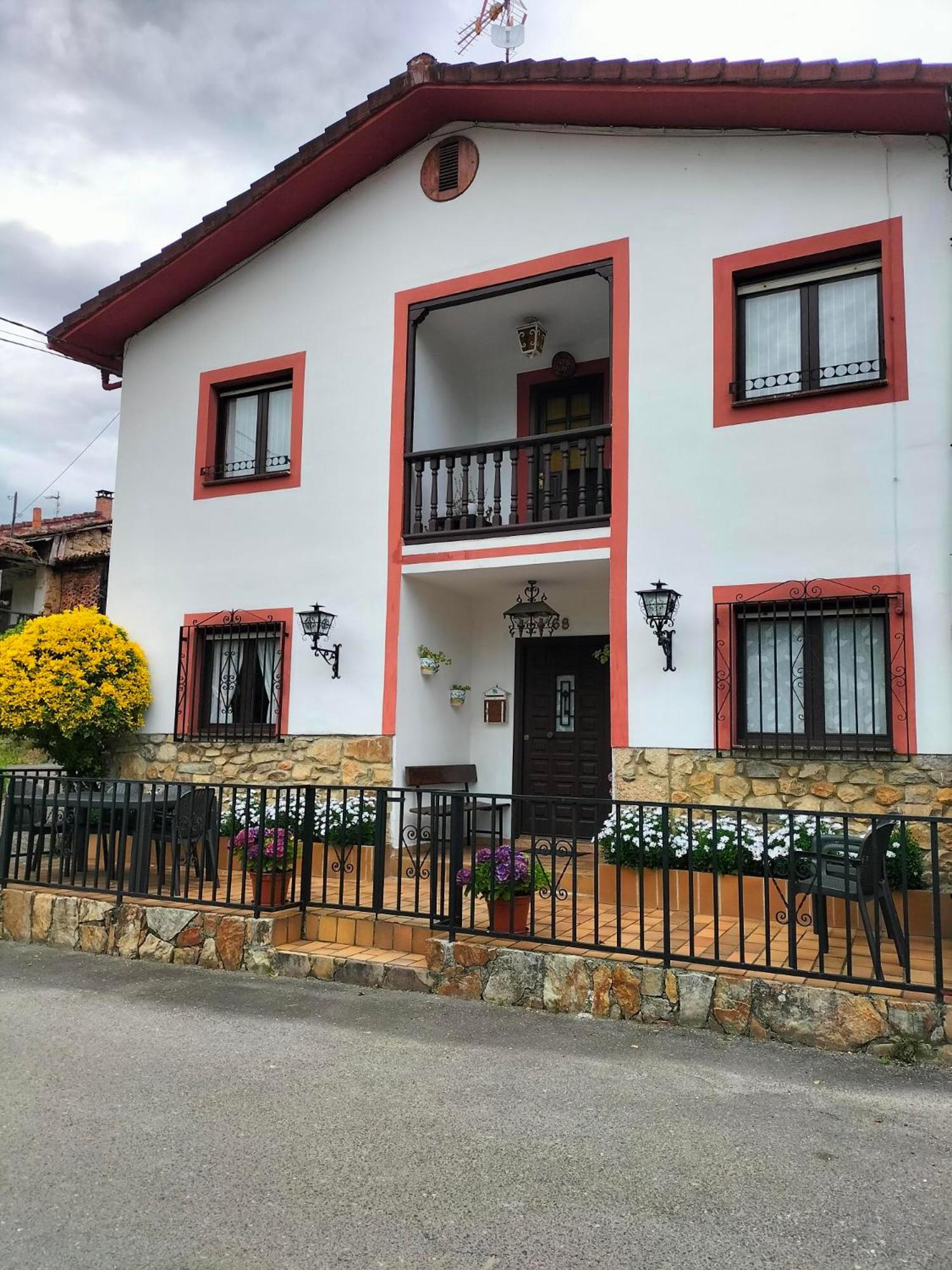 Four-Bedroom House photo 2