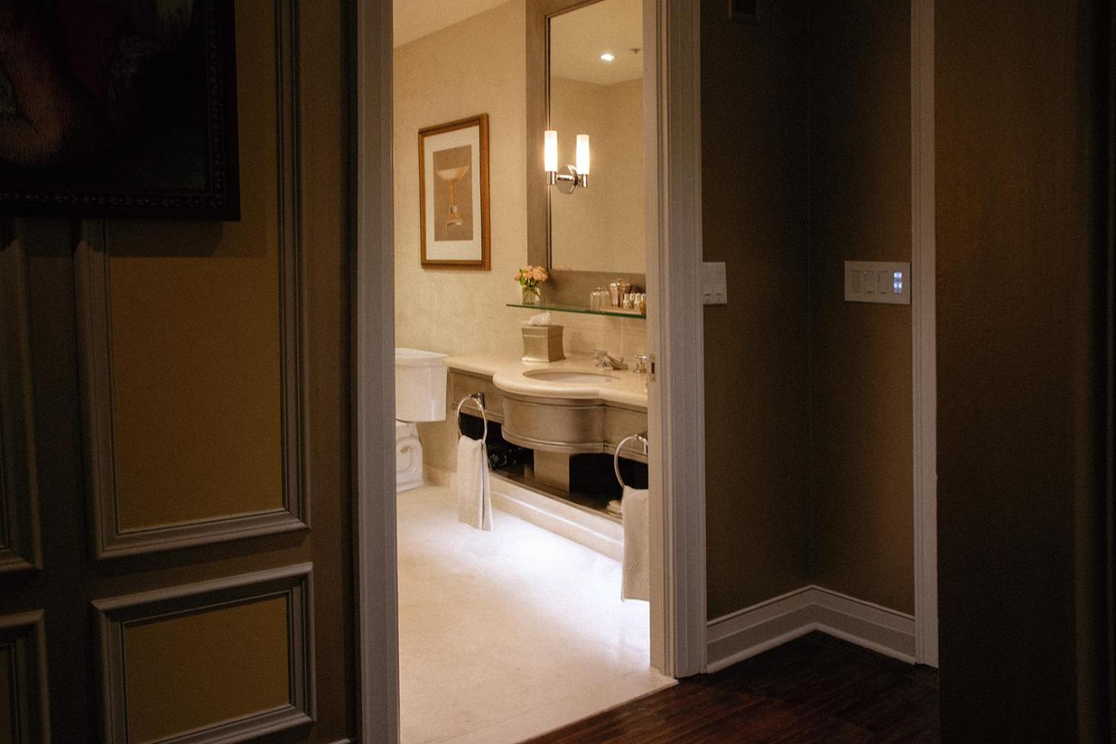 Windsor Suite - Photo 4