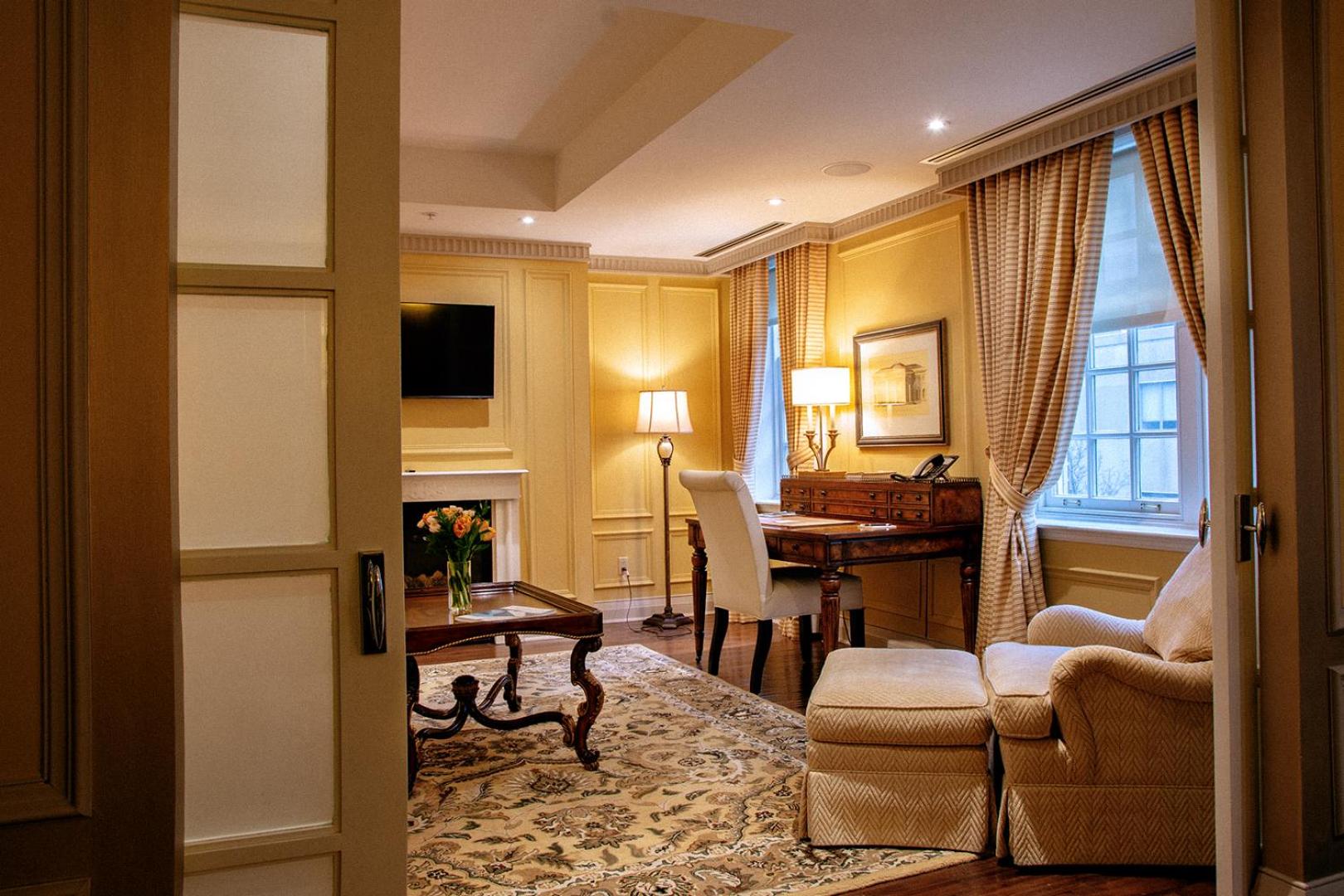 Windsor Suite - Photo 3
