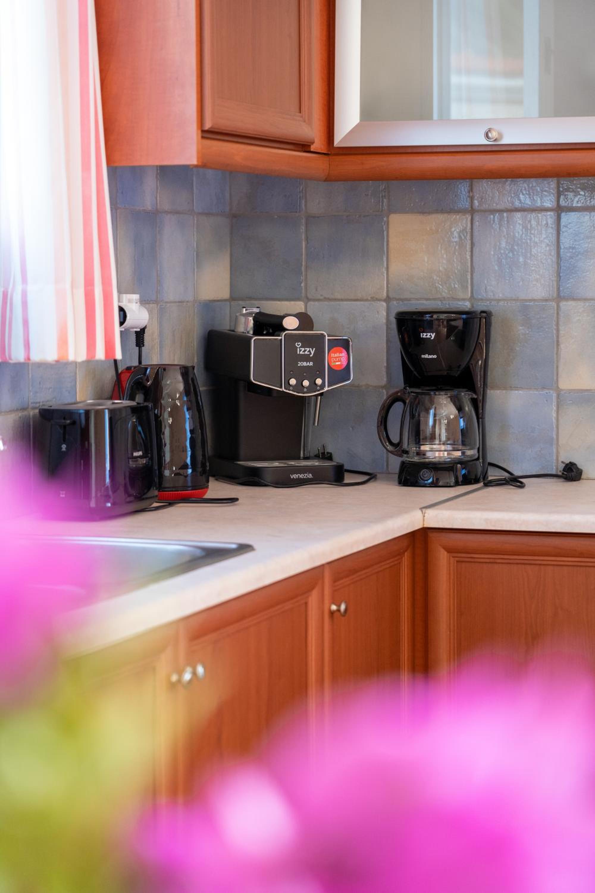 Two-Bedroom House - Photo 17