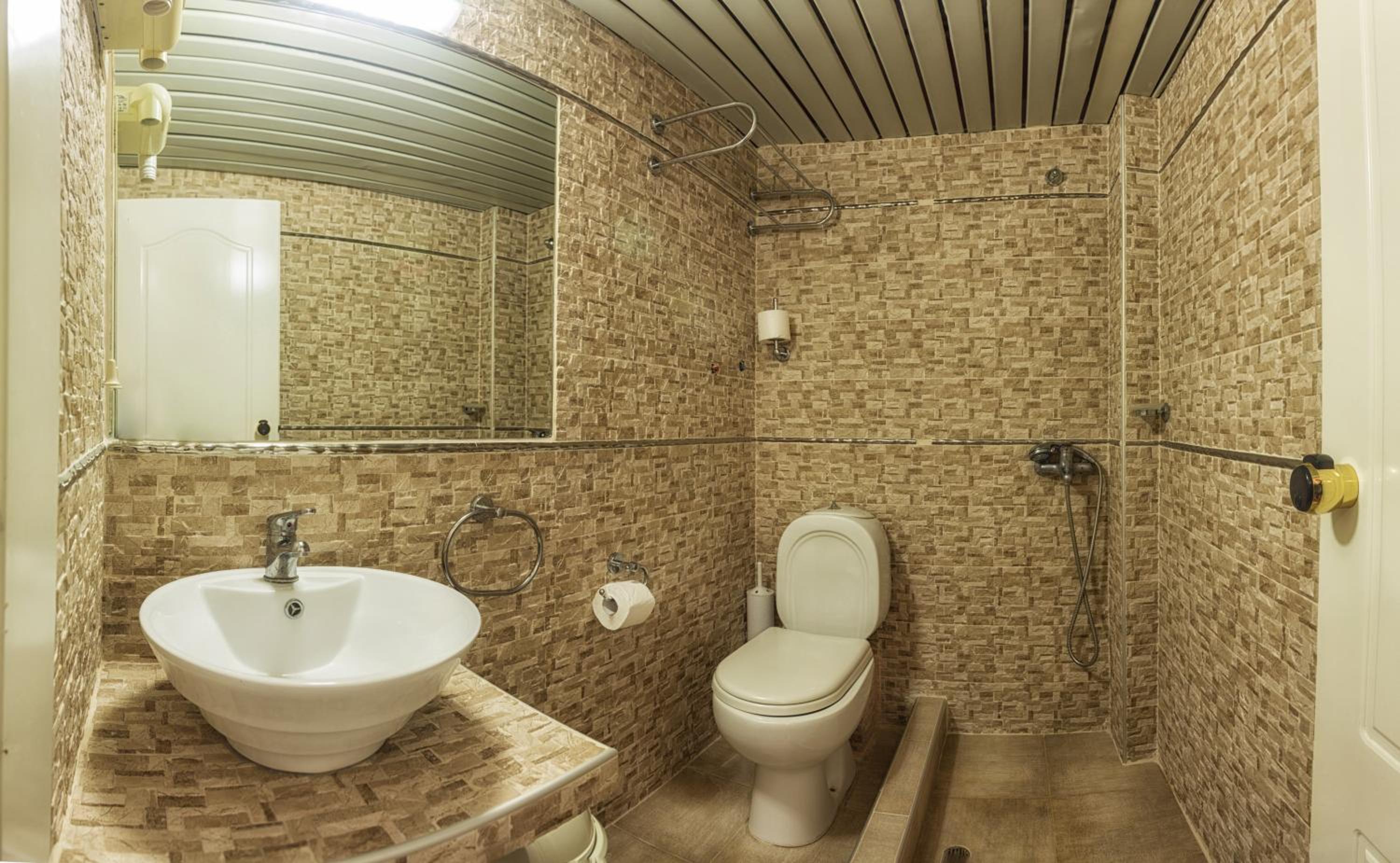 Executive Suite - Photo 3