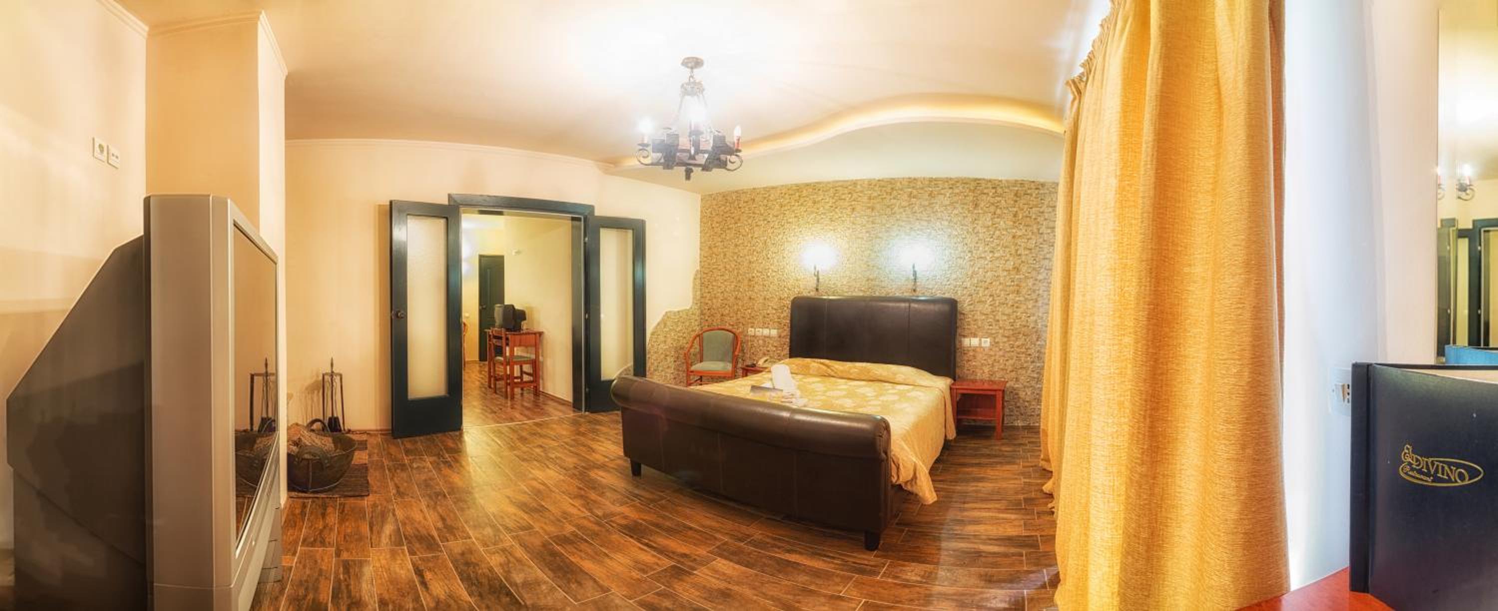 Executive Suite - Photo 1