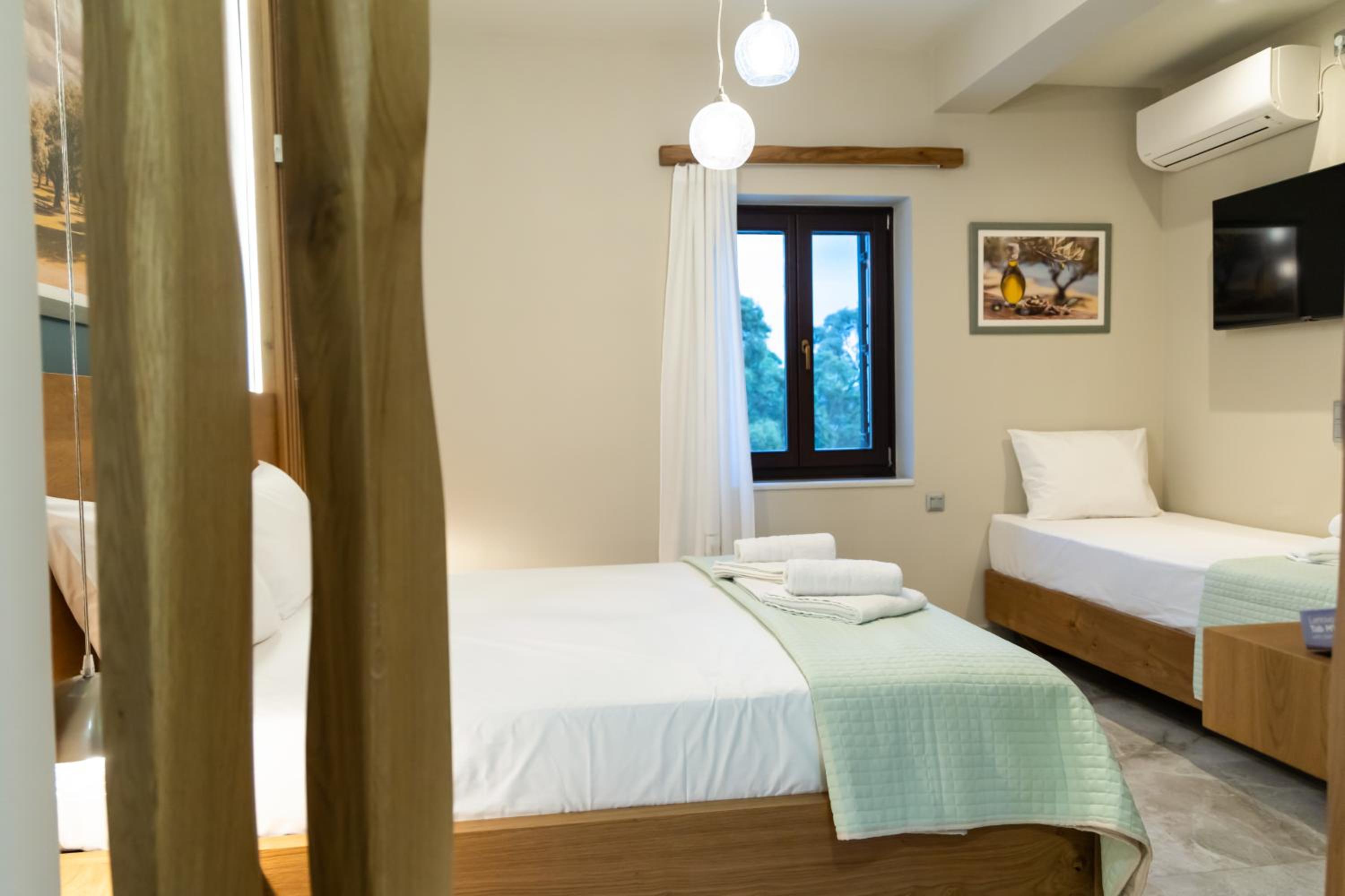 Deluxe Triple Room photo 2