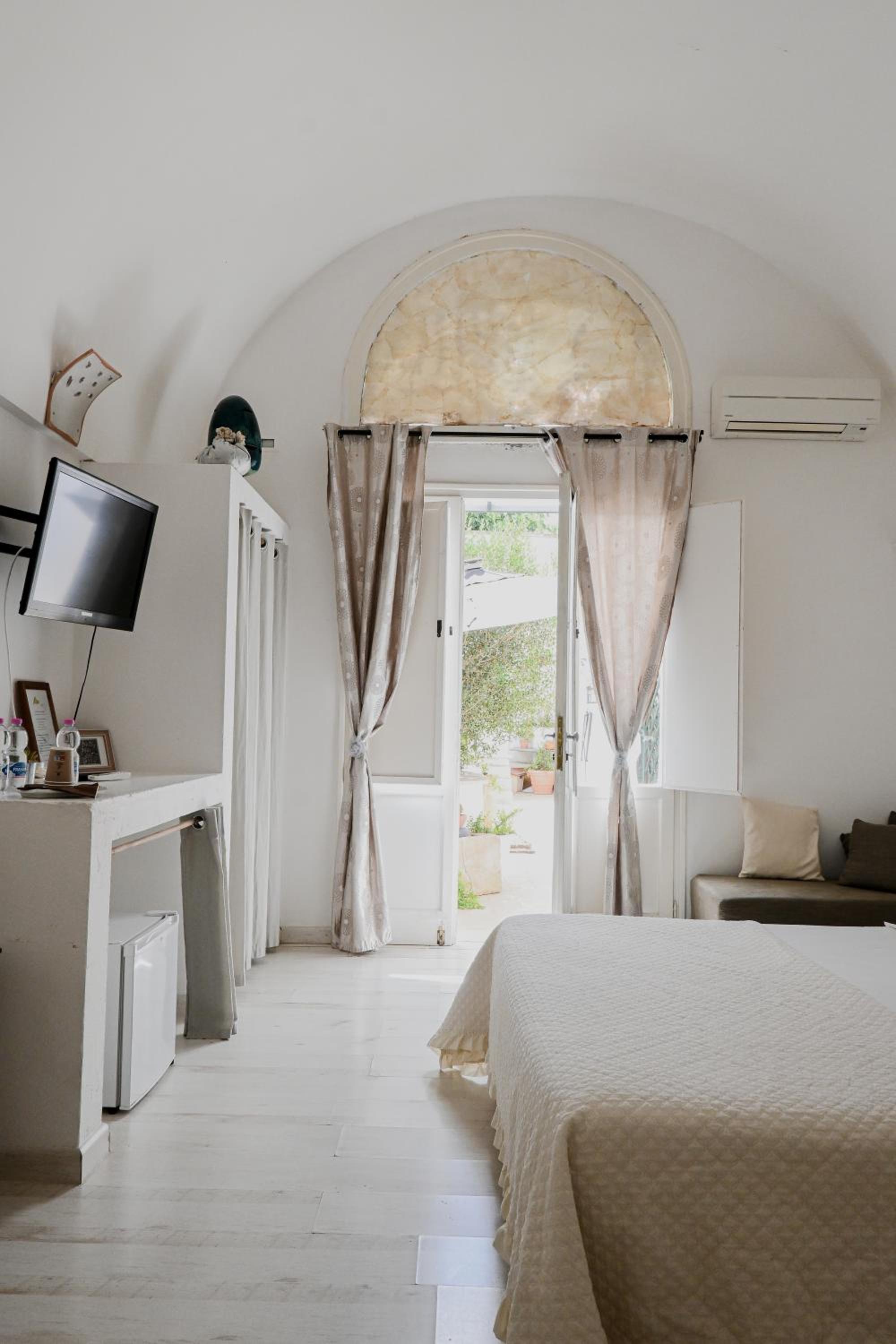 Triple Room with Garden View - Photo 16