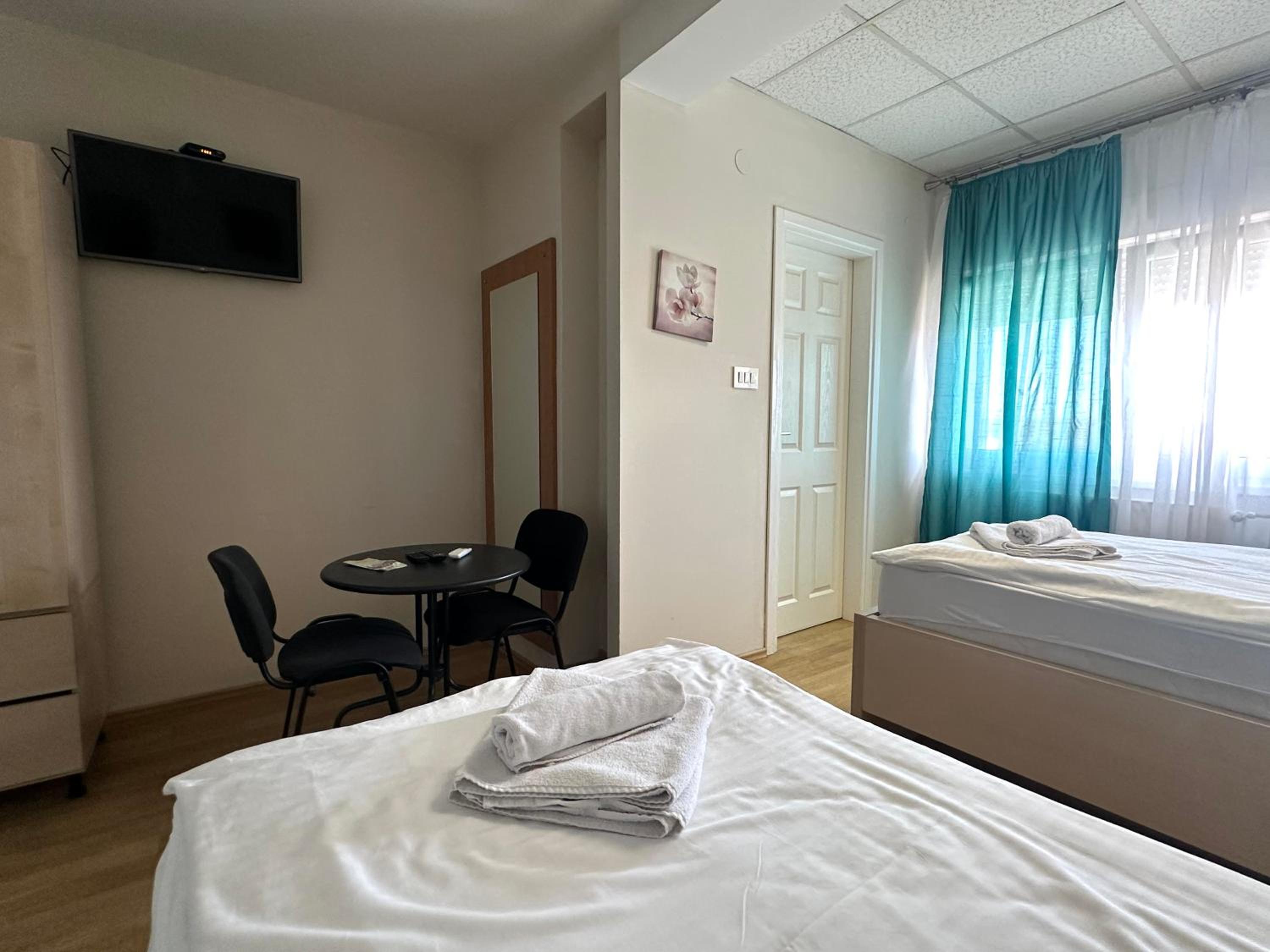 Standard Twin Room photo 2
